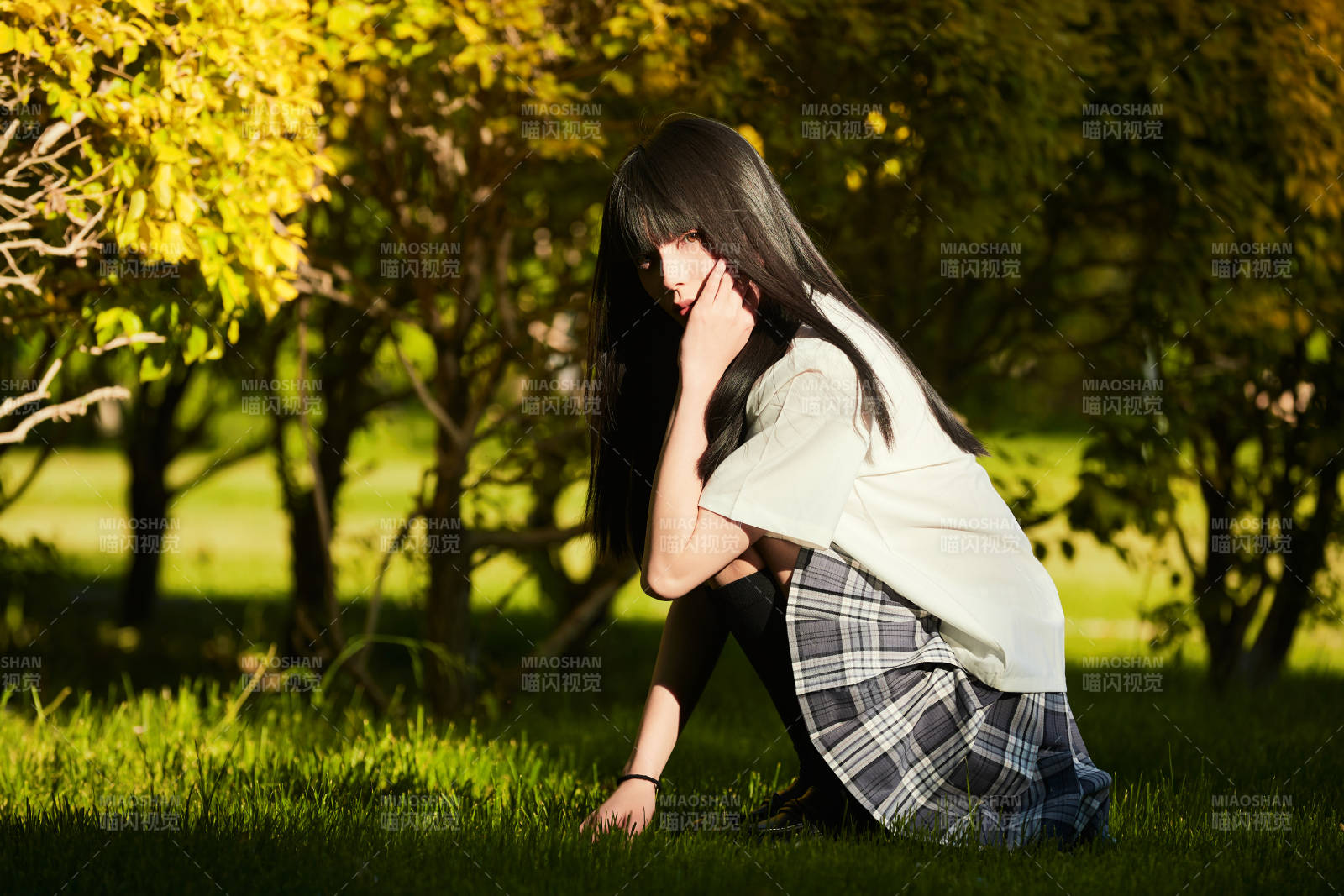 穿着日系JK制服的亚洲少女图片