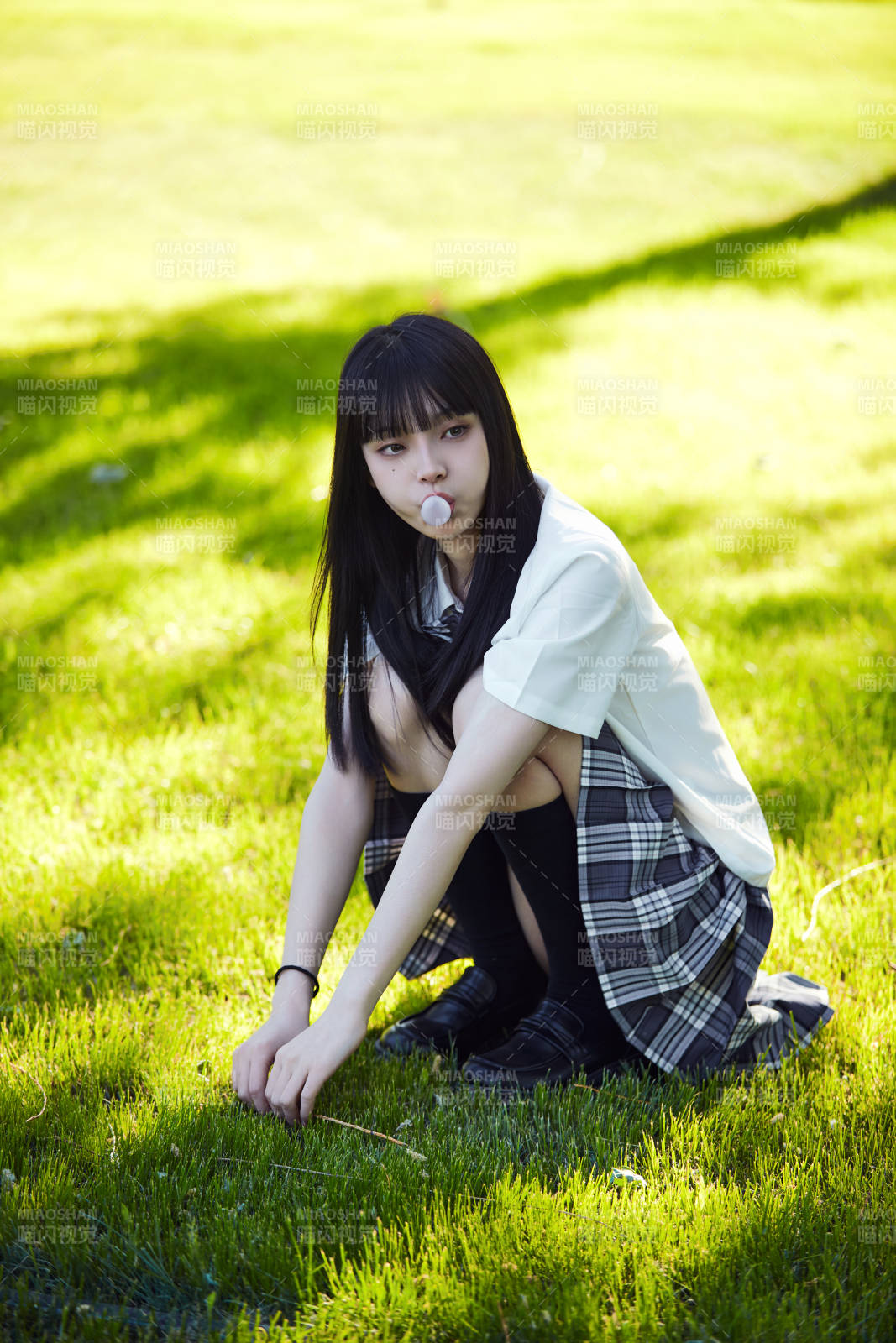 穿著日系JK制服的亞洲少女