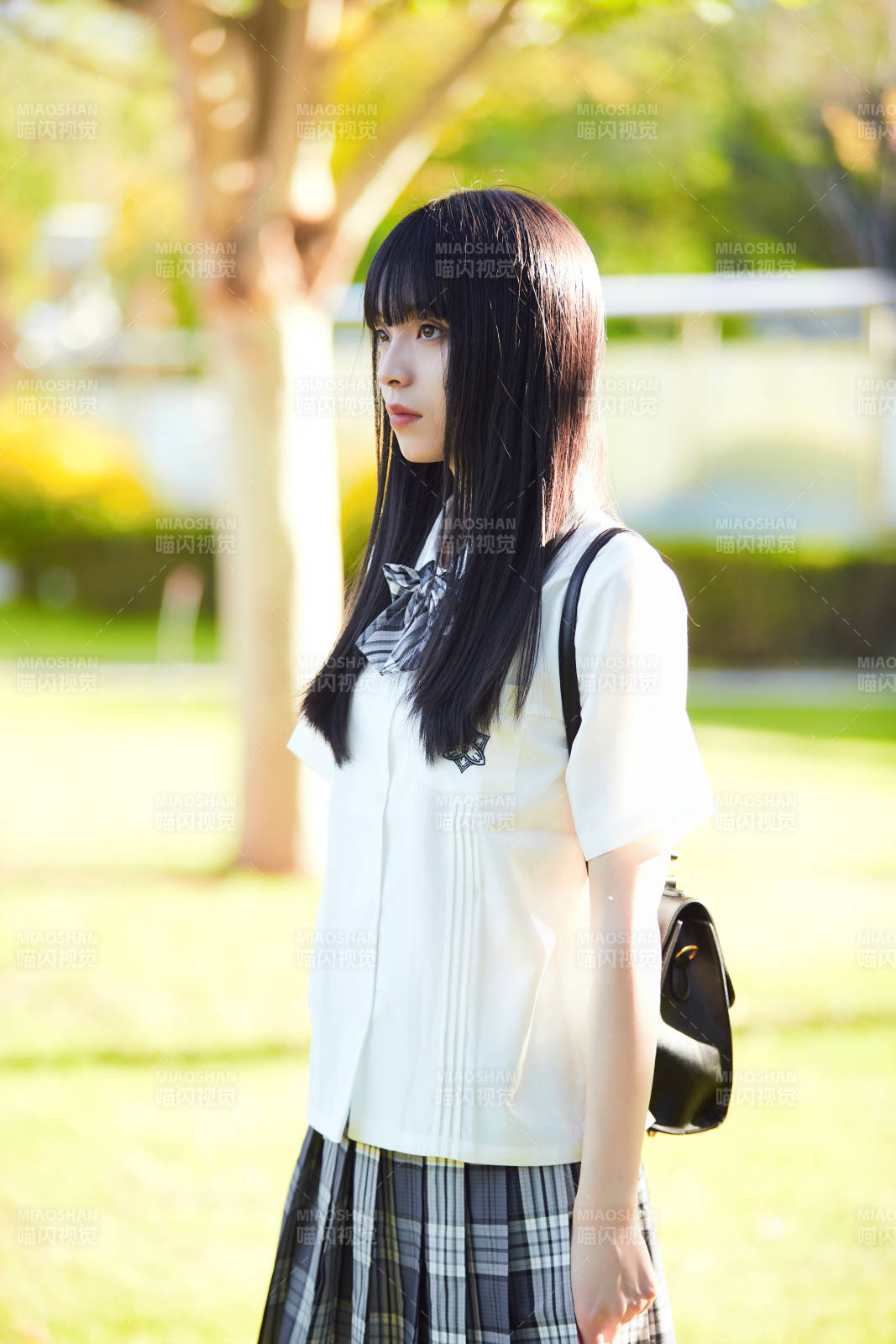 穿着日系JK制服的亚洲少女图片