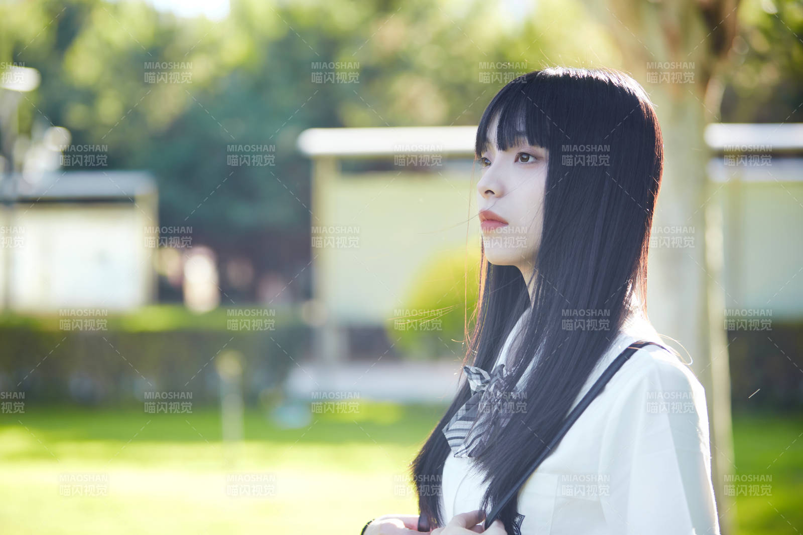 穿着日系JK制服的亚洲少女图片