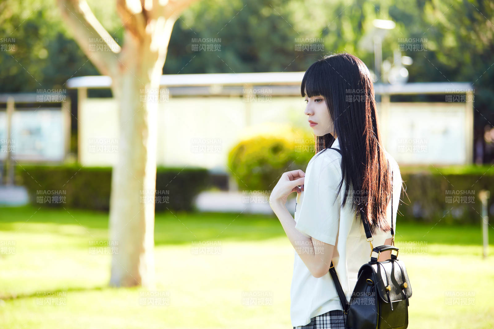 穿著日系JK制服的亞洲少女