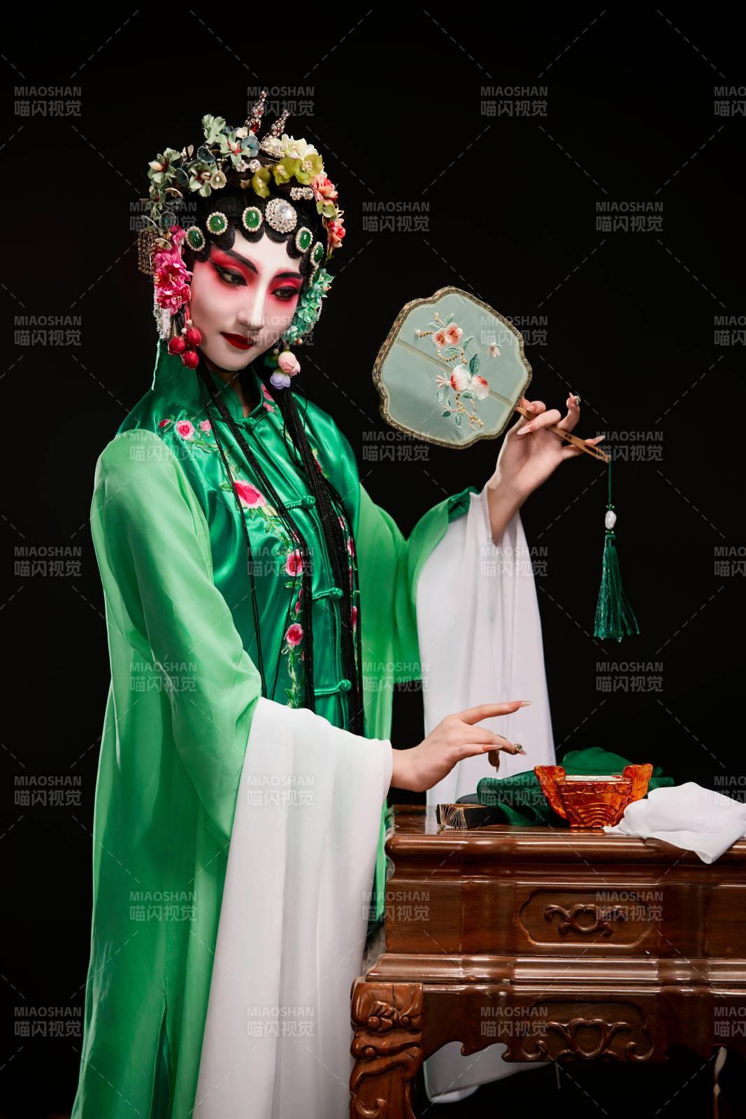 国粹戏曲京剧昆曲青衣旦角形象的中国少女