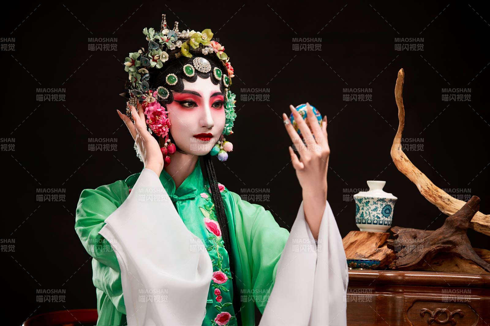 国粹戏曲京剧昆曲青衣旦角形象的中国少女