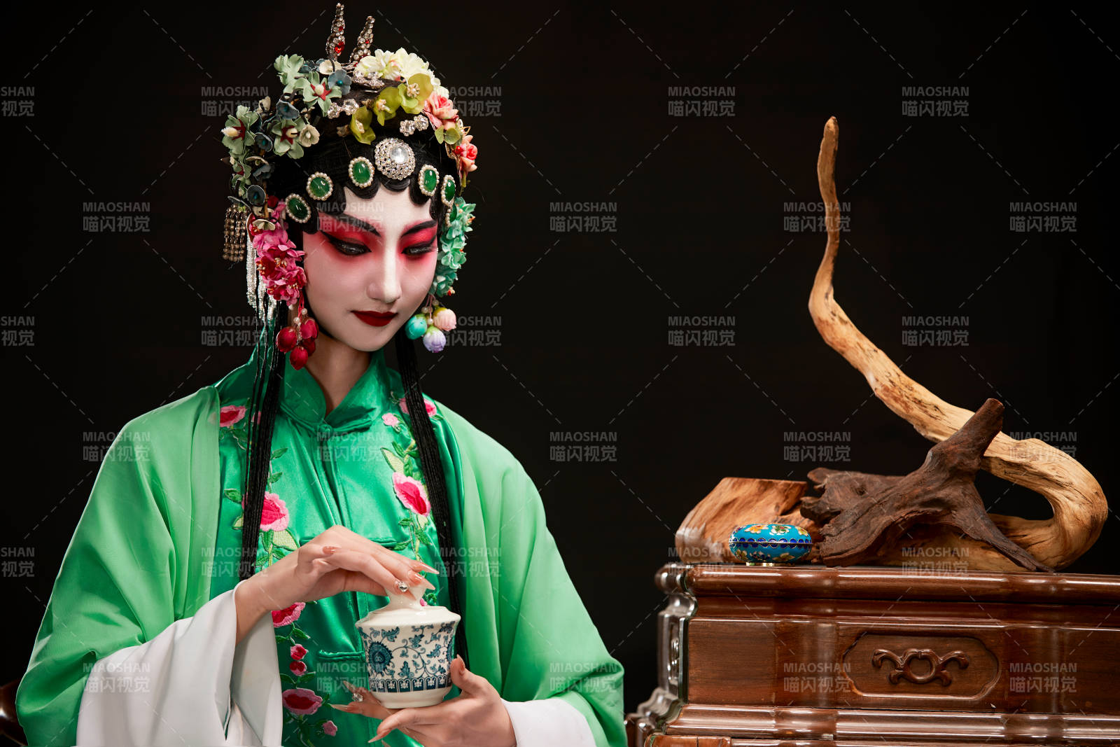 国粹戏曲京剧昆曲青衣旦角形象的中国少女