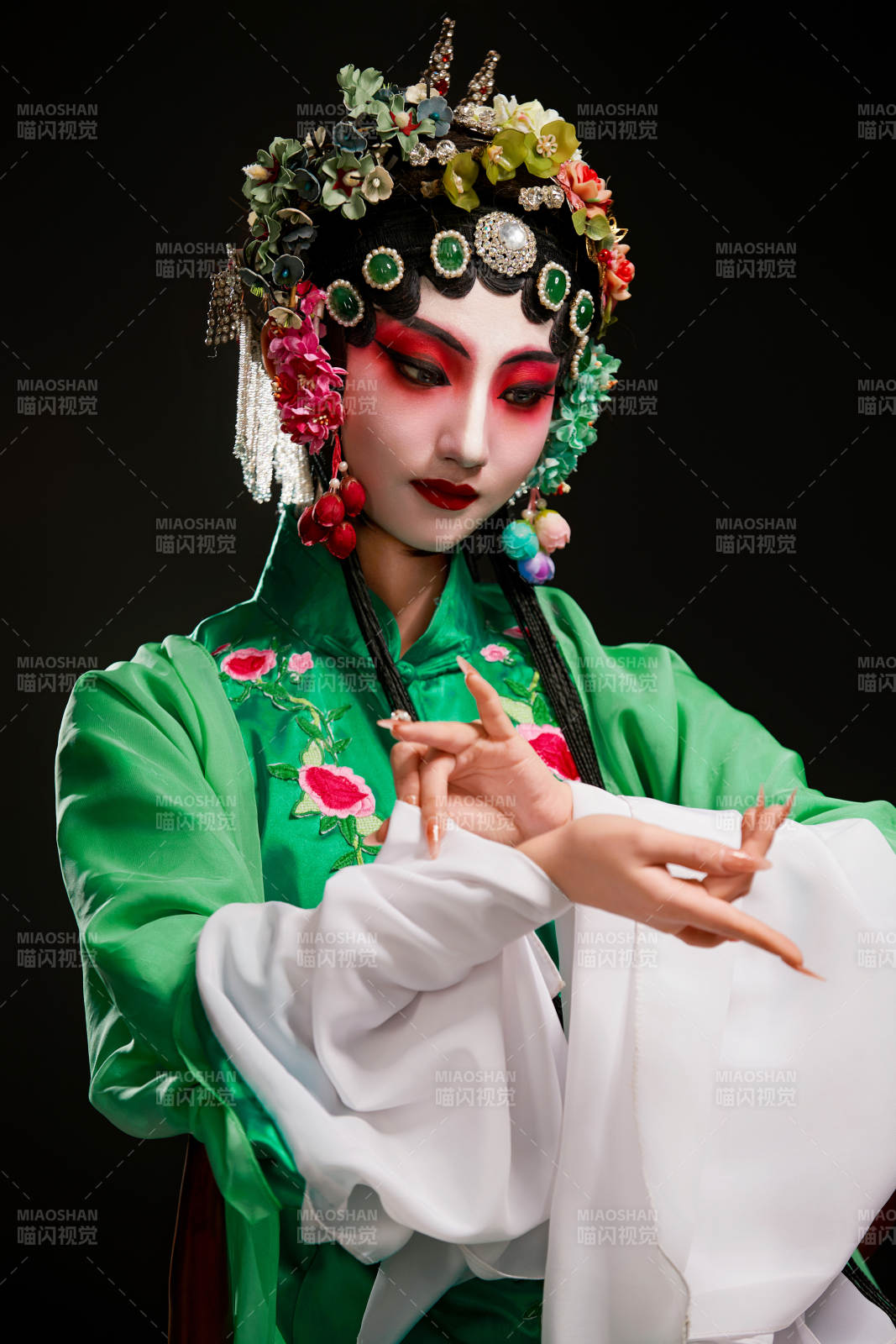 国粹戏曲京剧昆曲青衣旦角形象的中国少女