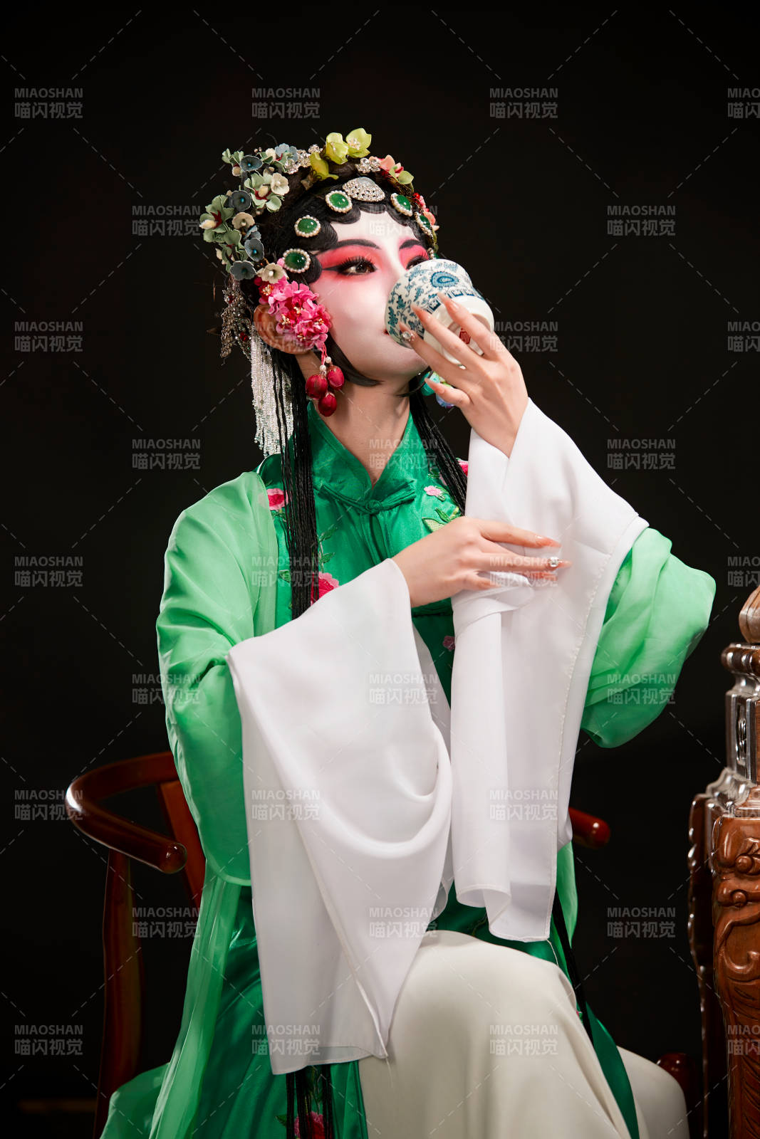 國粹戲曲京劇昆曲青衣旦角形象的中國少女