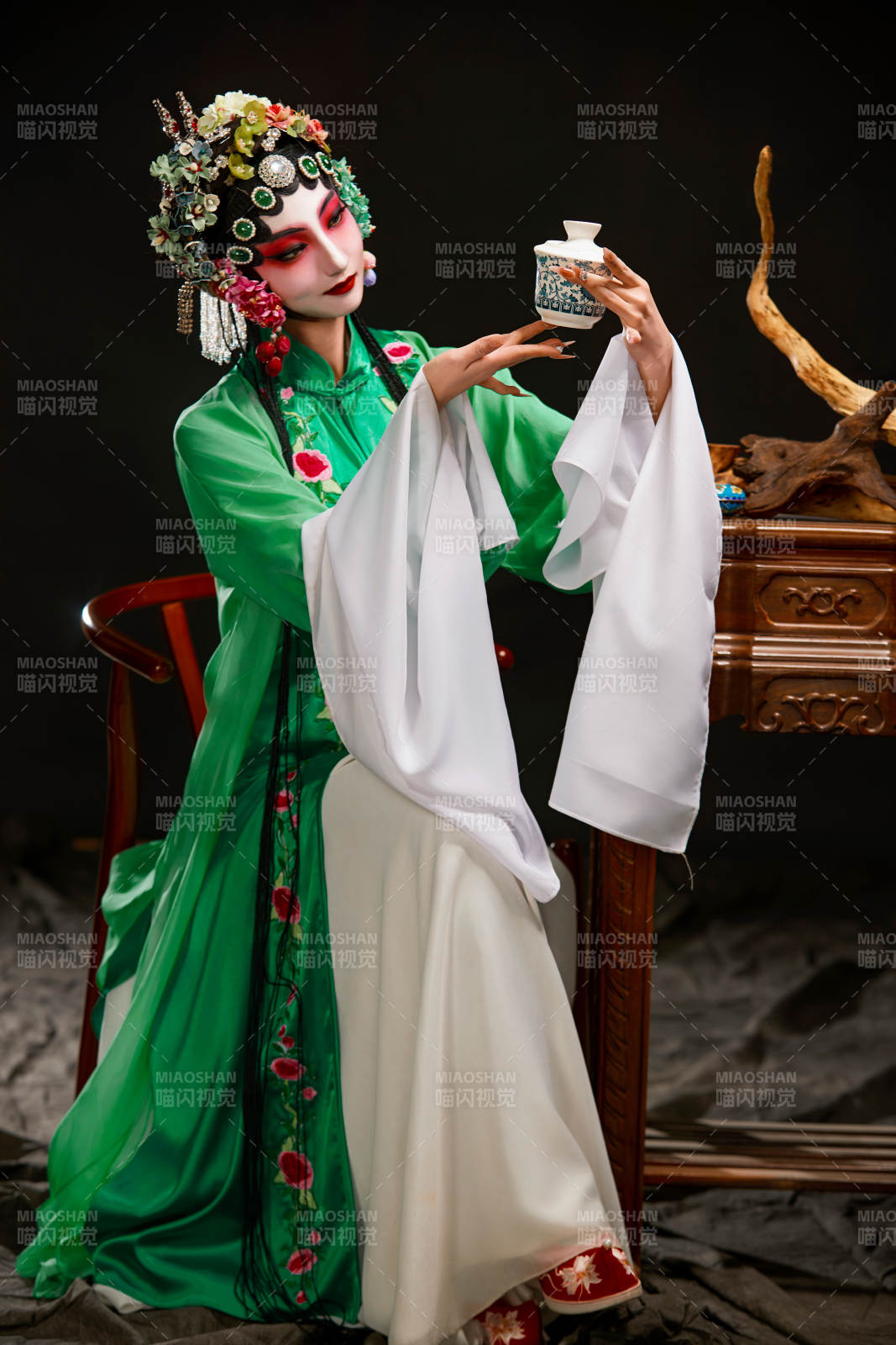 国粹戏曲京剧昆曲青衣旦角形象的中国少女