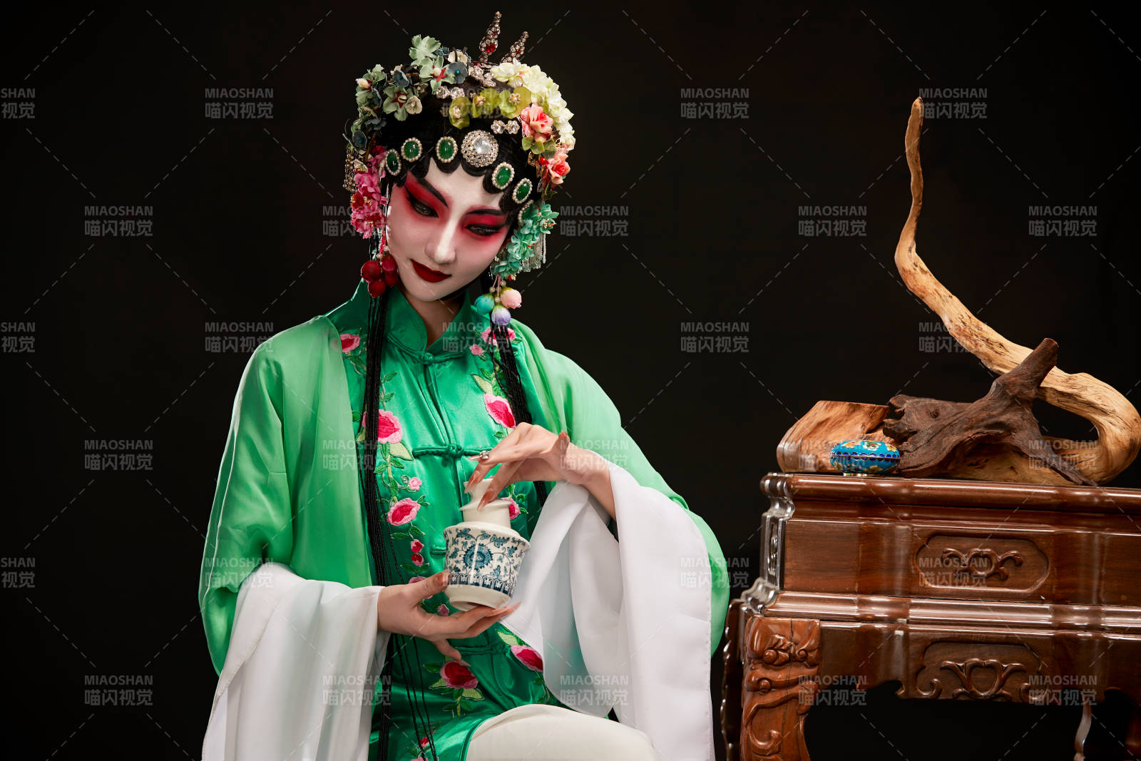 国粹戏曲京剧昆曲青衣旦角形象的中国少女