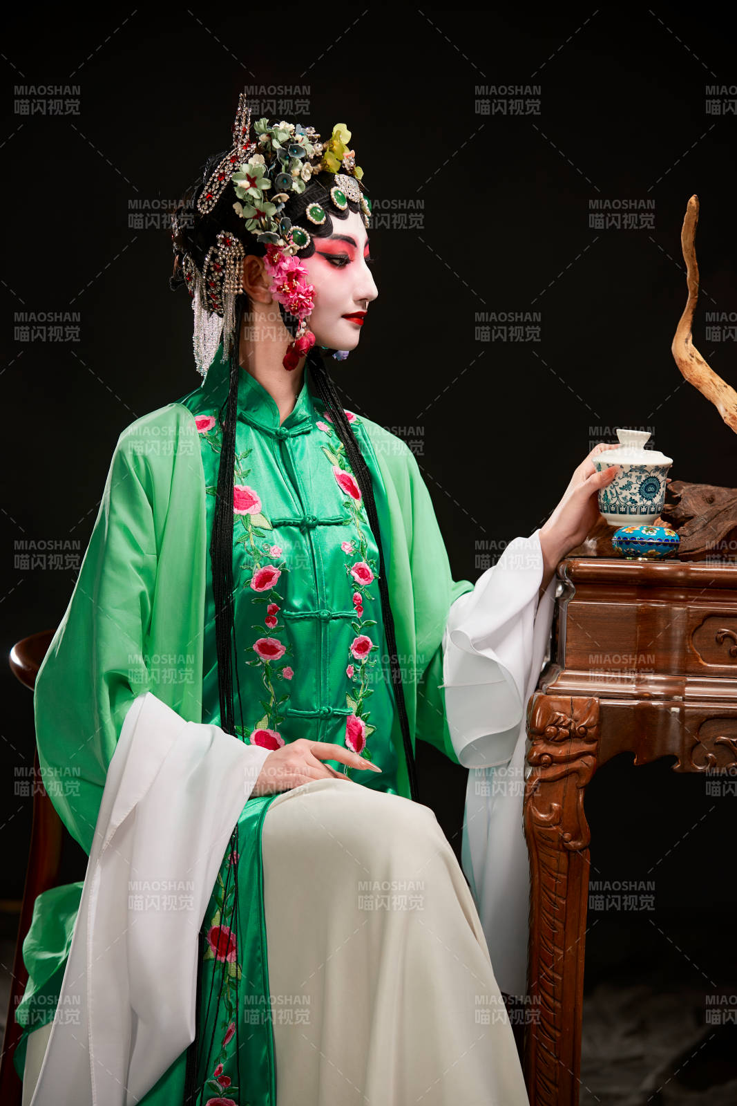 国粹戏曲京剧昆曲青衣旦角形象的中国少女