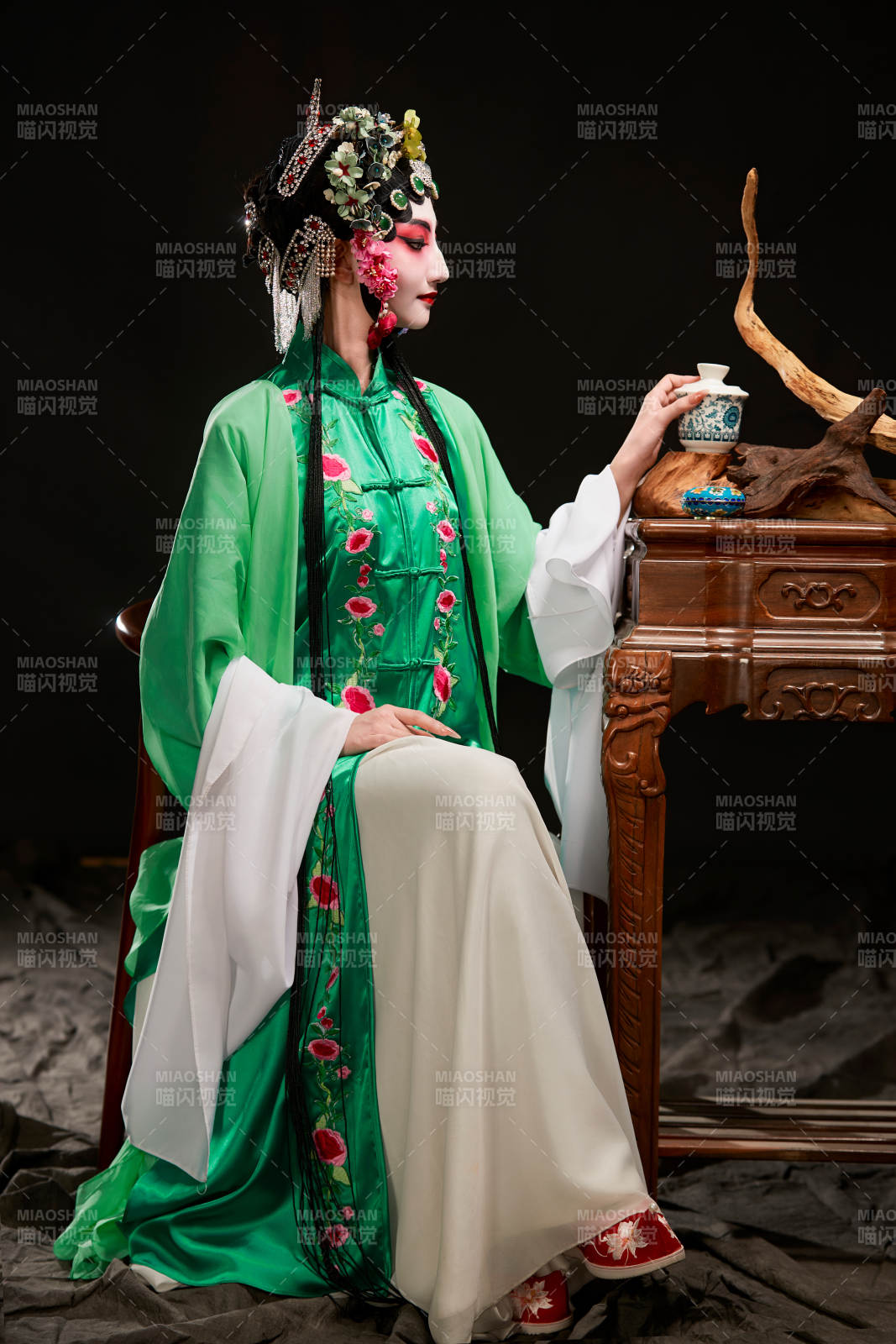 國粹戲曲京劇昆曲青衣旦角形象的中國少女