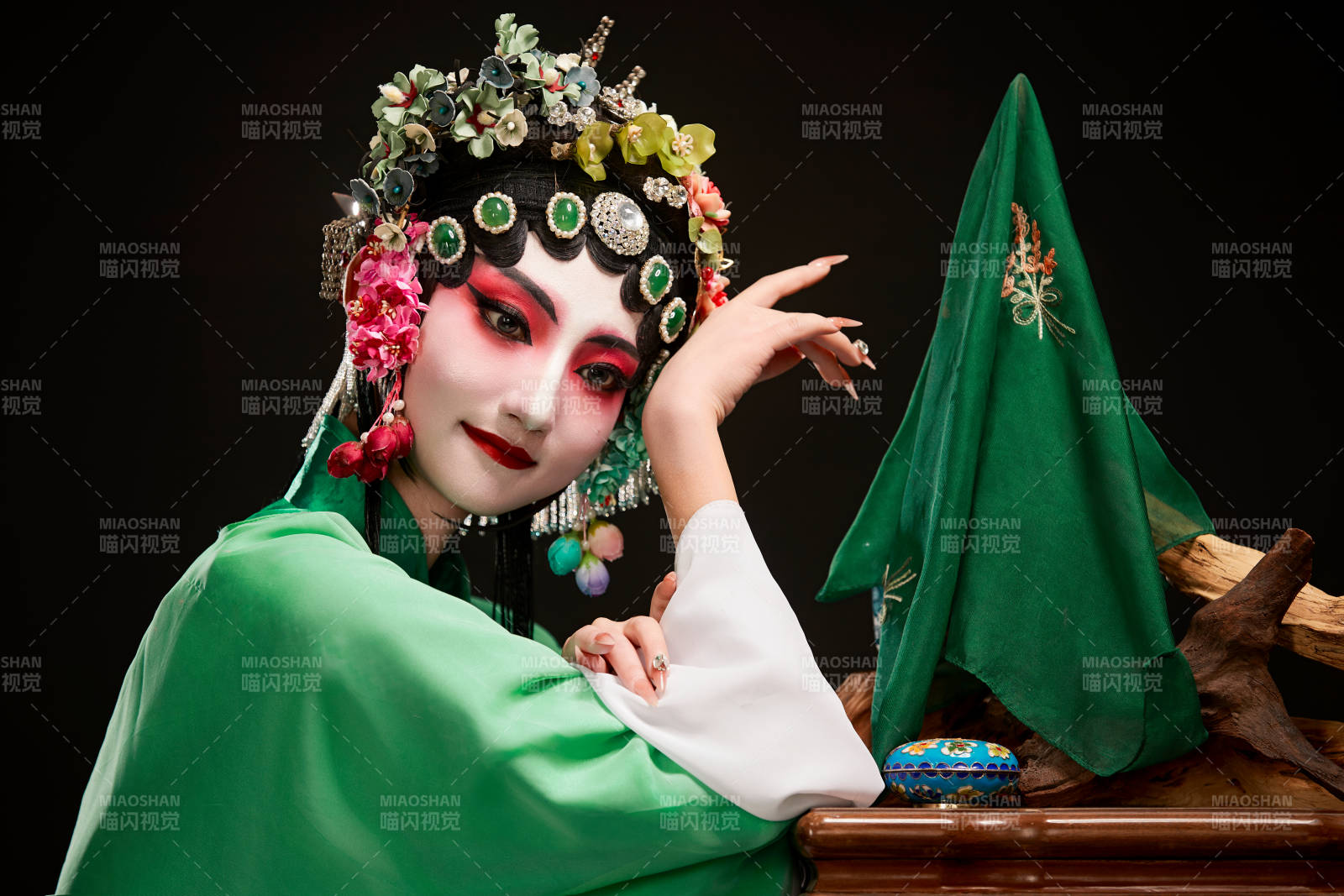 国粹戏曲京剧昆曲青衣旦角形象的中国少女