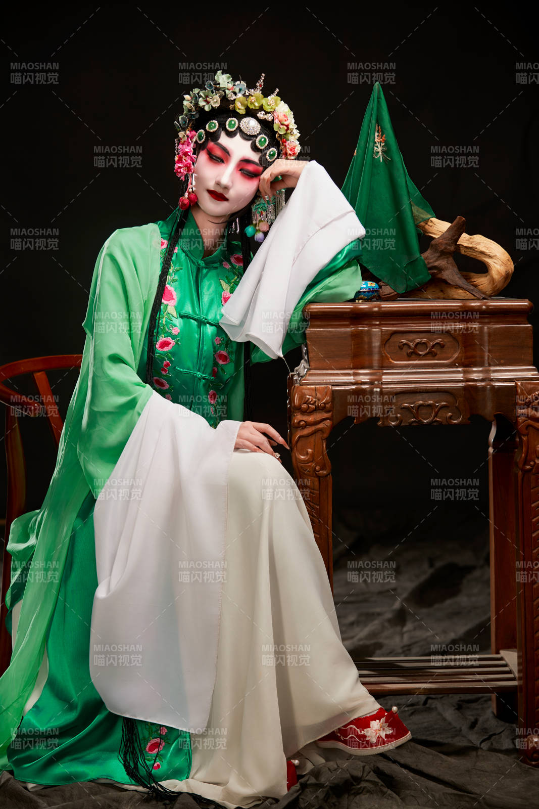 国粹戏曲京剧昆曲青衣旦角形象的中国少女