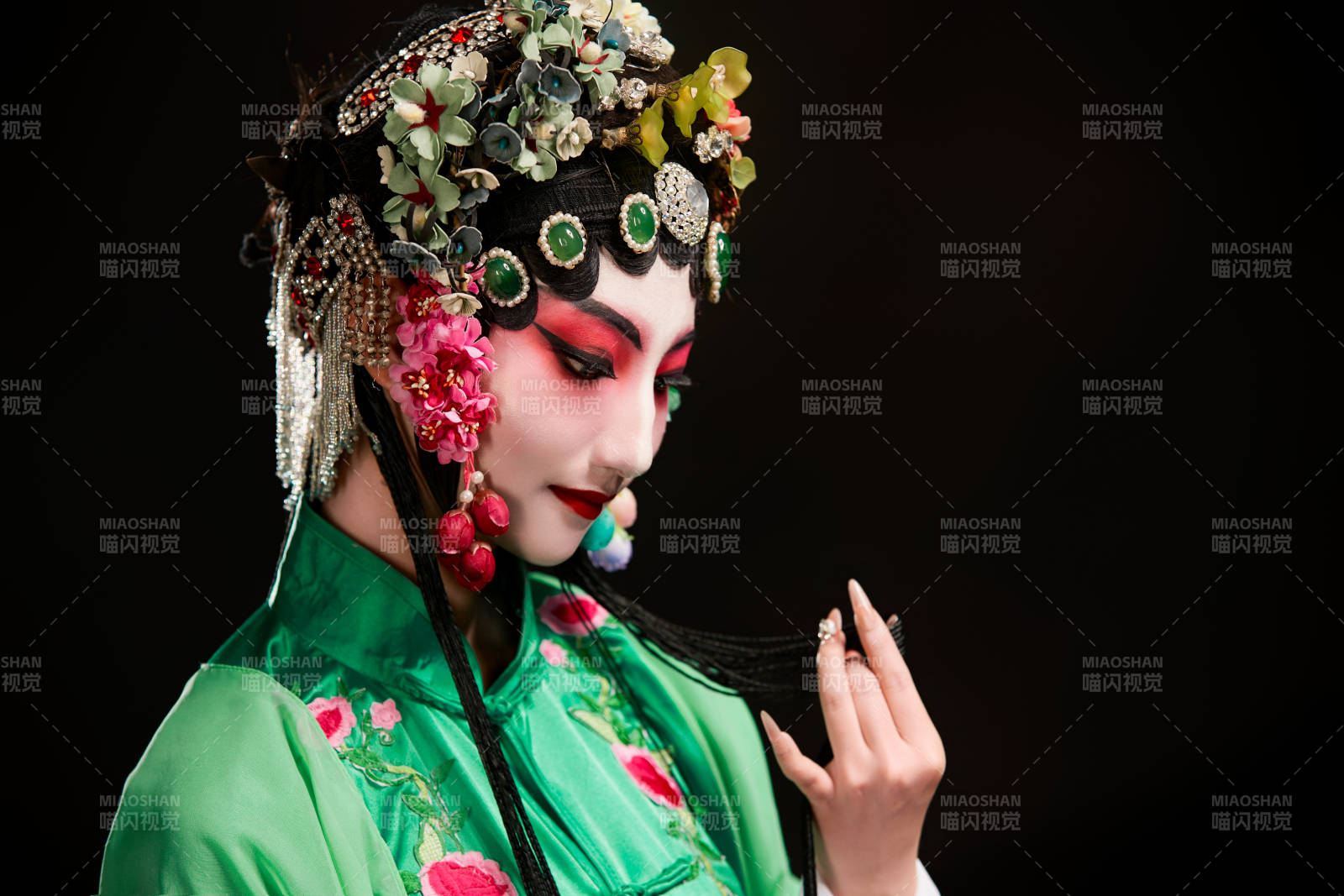 國粹戲曲京劇昆曲青衣旦角形象的中國少女