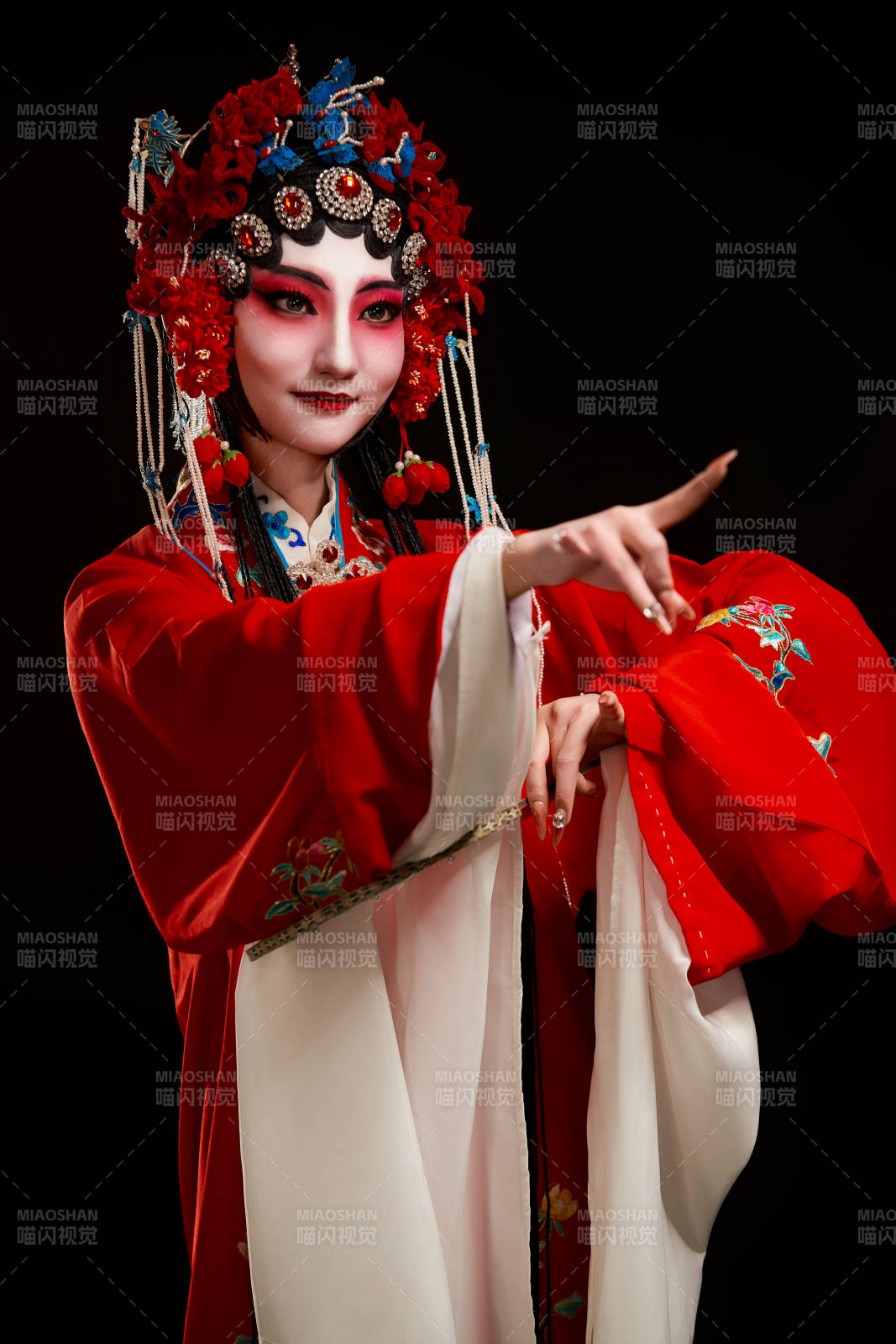 國(guó)粹戲曲京劇昆曲青衣旦角形象的中國(guó)少女