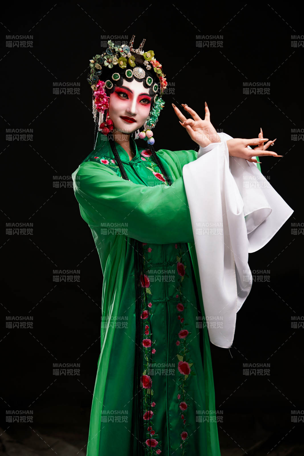 國粹戲曲京劇昆曲青衣旦角形象的中國少女