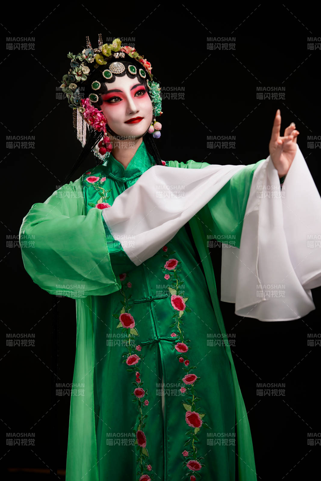 国粹戏曲京剧昆曲青衣旦角形象的中国少女