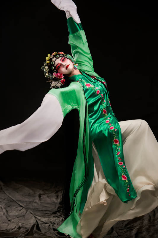 国粹戏曲京剧昆曲青衣旦角形象的中国少女