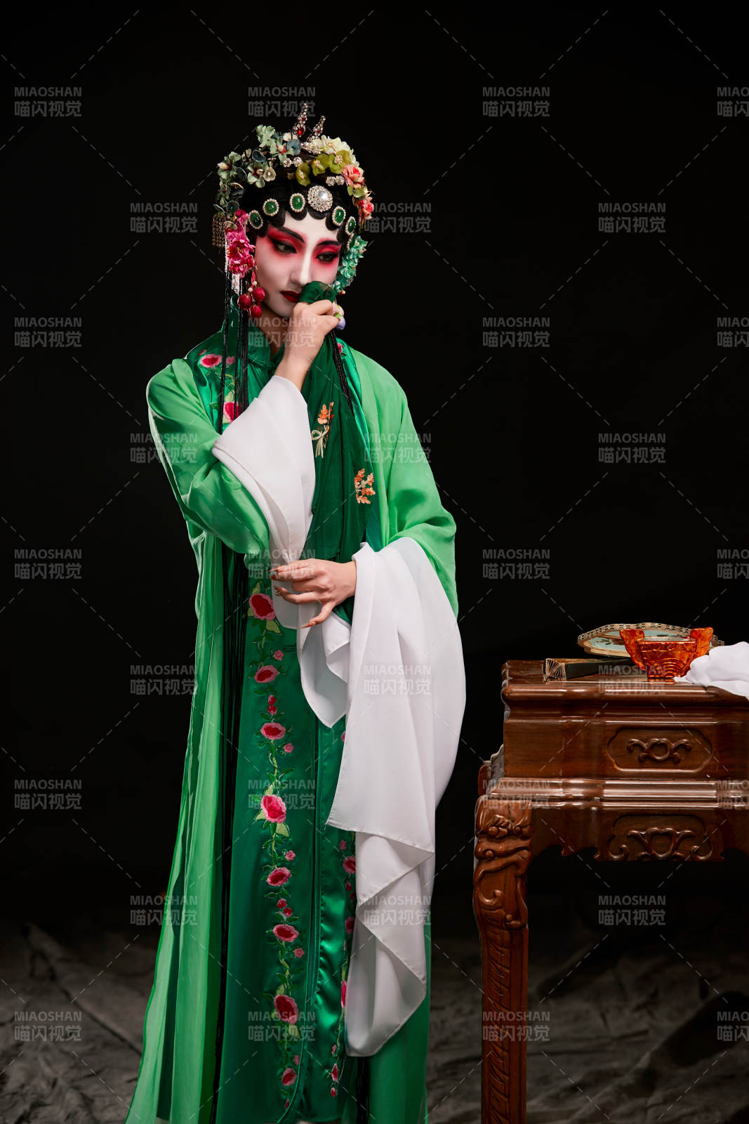 國粹戲曲京劇昆曲青衣旦角形象的中國少女