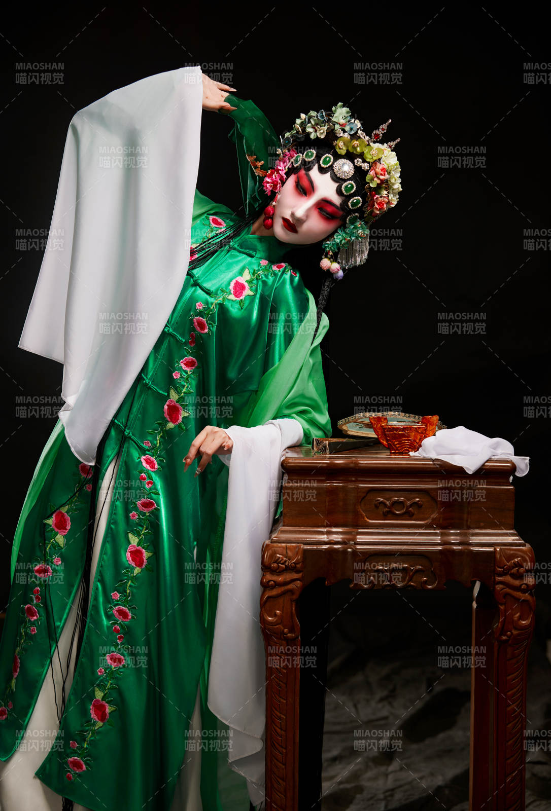 國粹戲曲京劇昆曲青衣旦角形象的中國少女