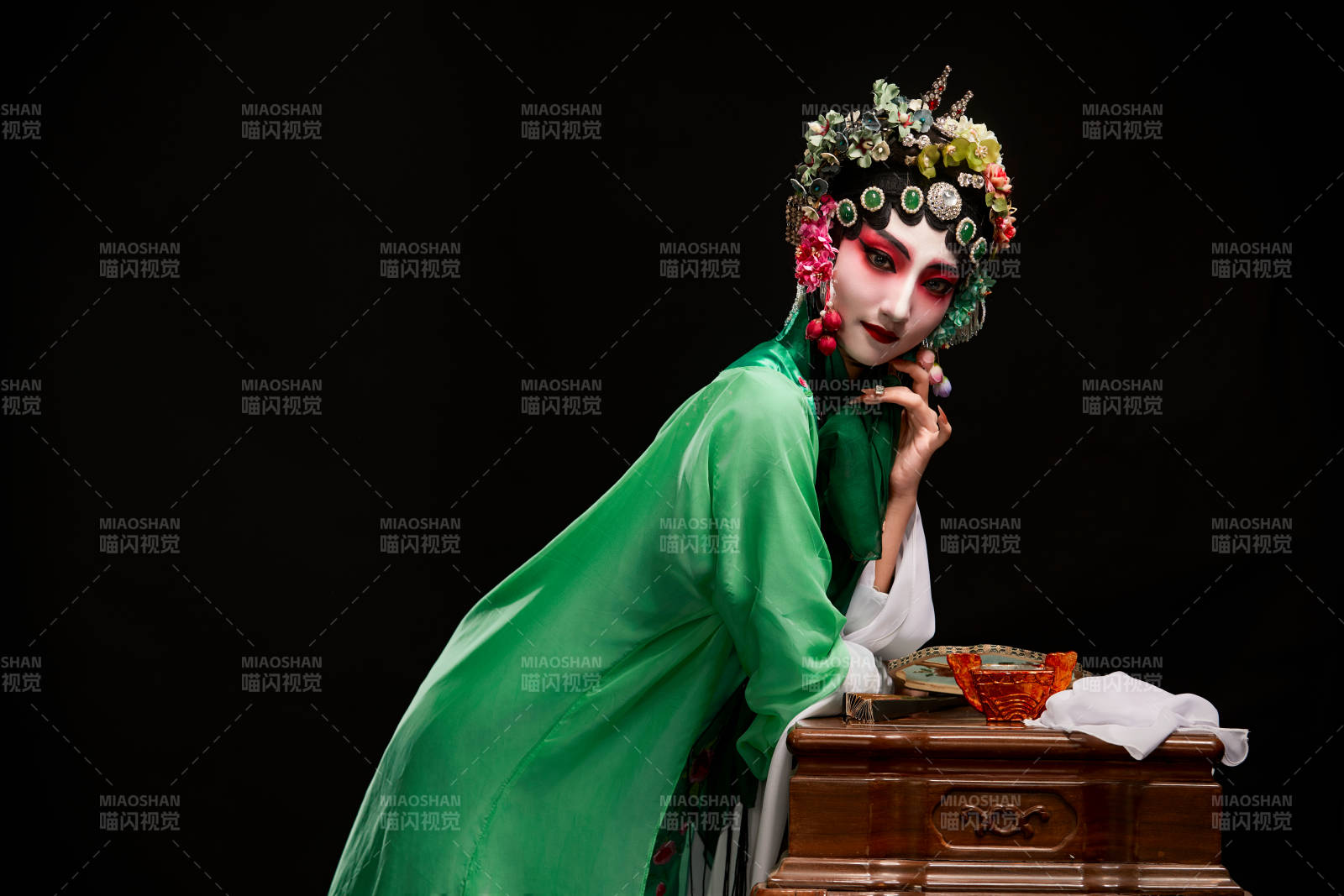 國(guó)粹戲曲京劇昆曲青衣旦角形象的中國(guó)少女