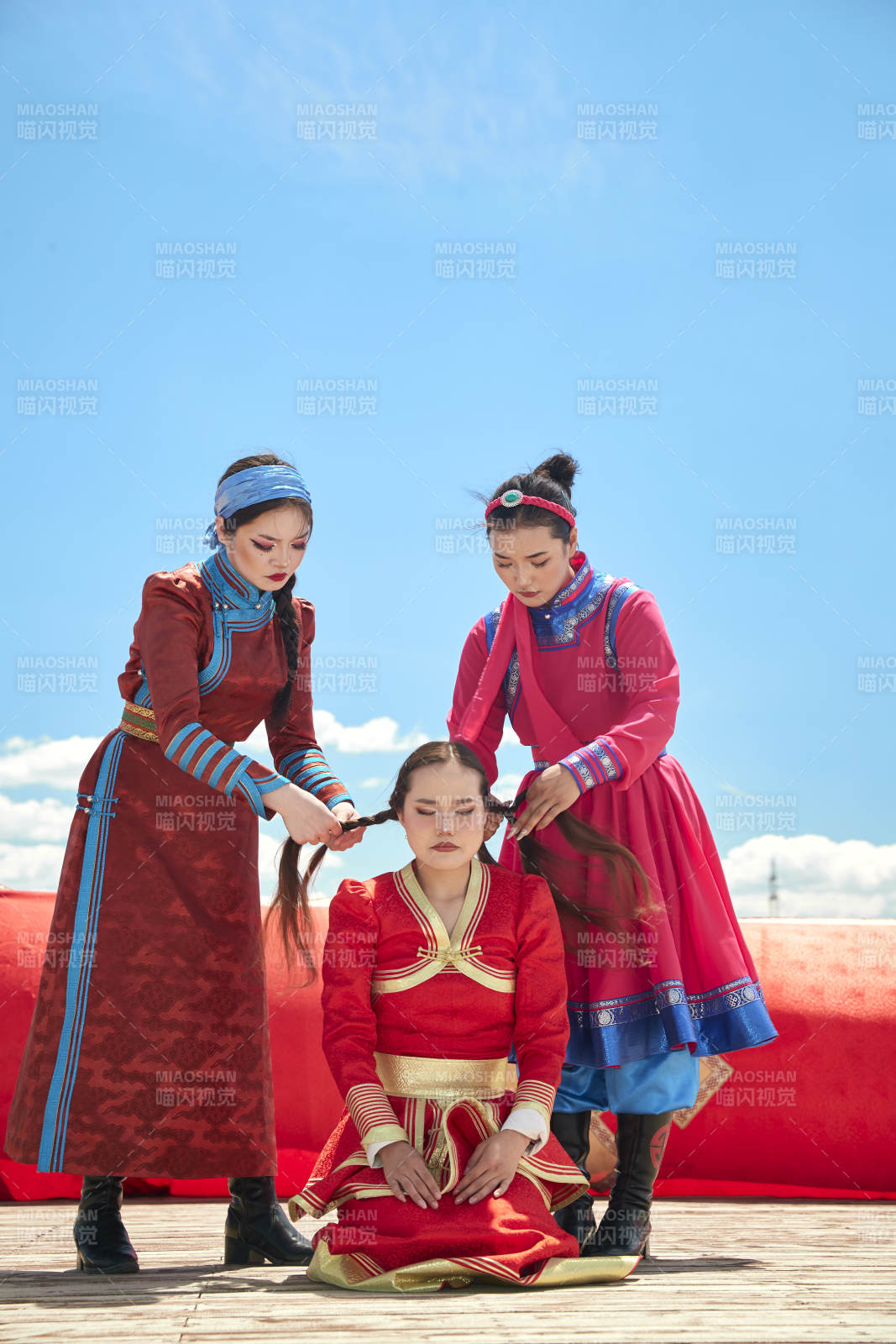 草原上的传统蒙古族婚礼仪式