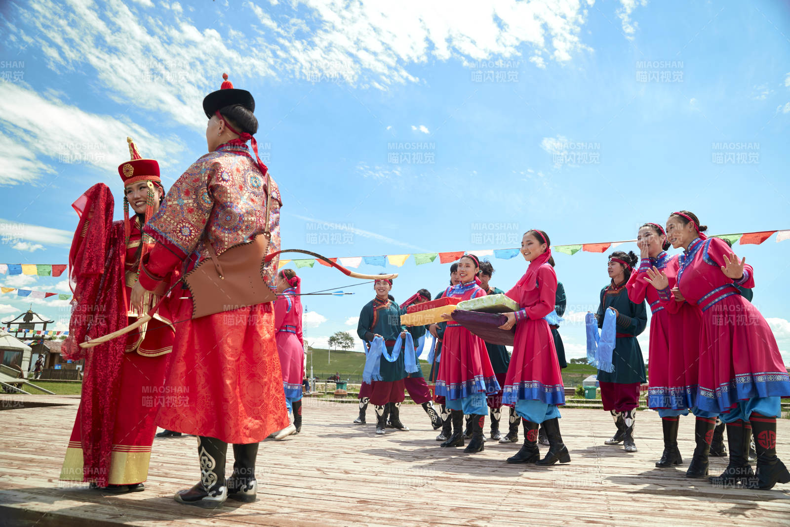草原上的傳統蒙古族婚禮儀式