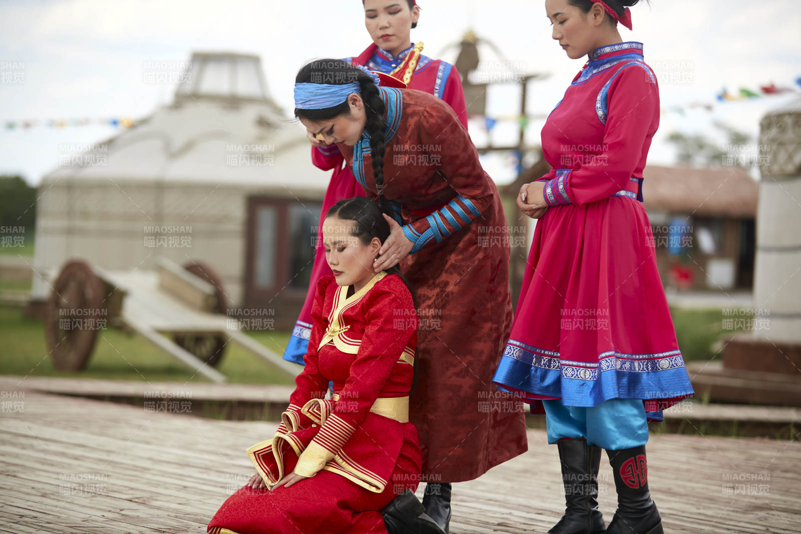 草原上的傳統蒙古族婚禮儀式