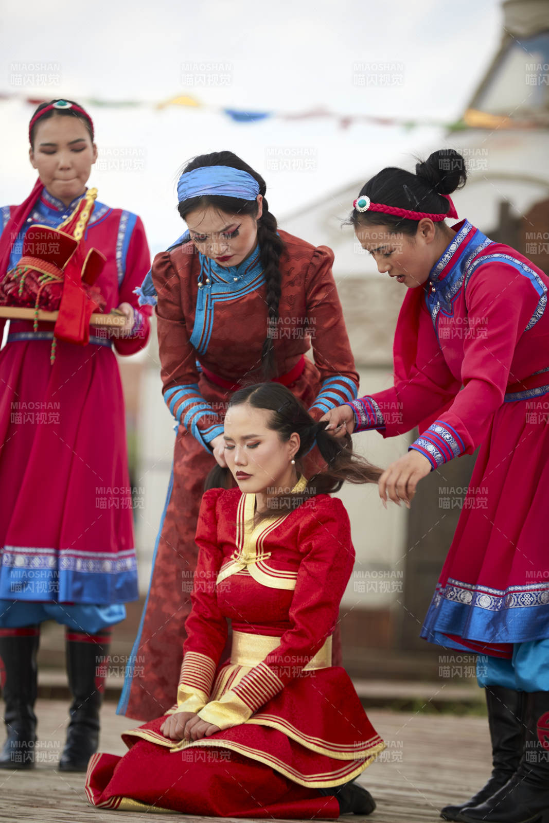 草原上的傳統蒙古族婚禮儀式