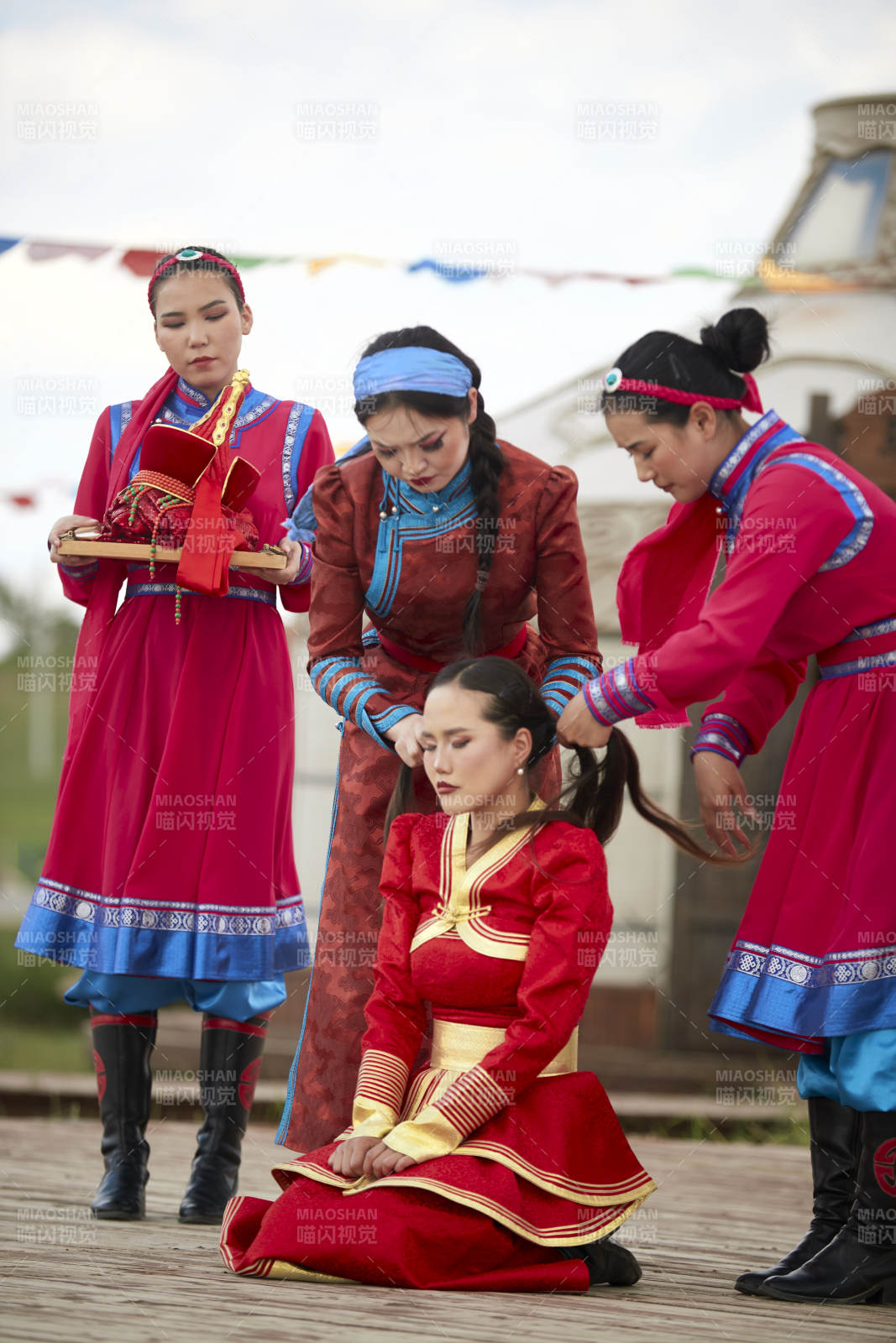 草原上的傳統蒙古族婚禮儀式