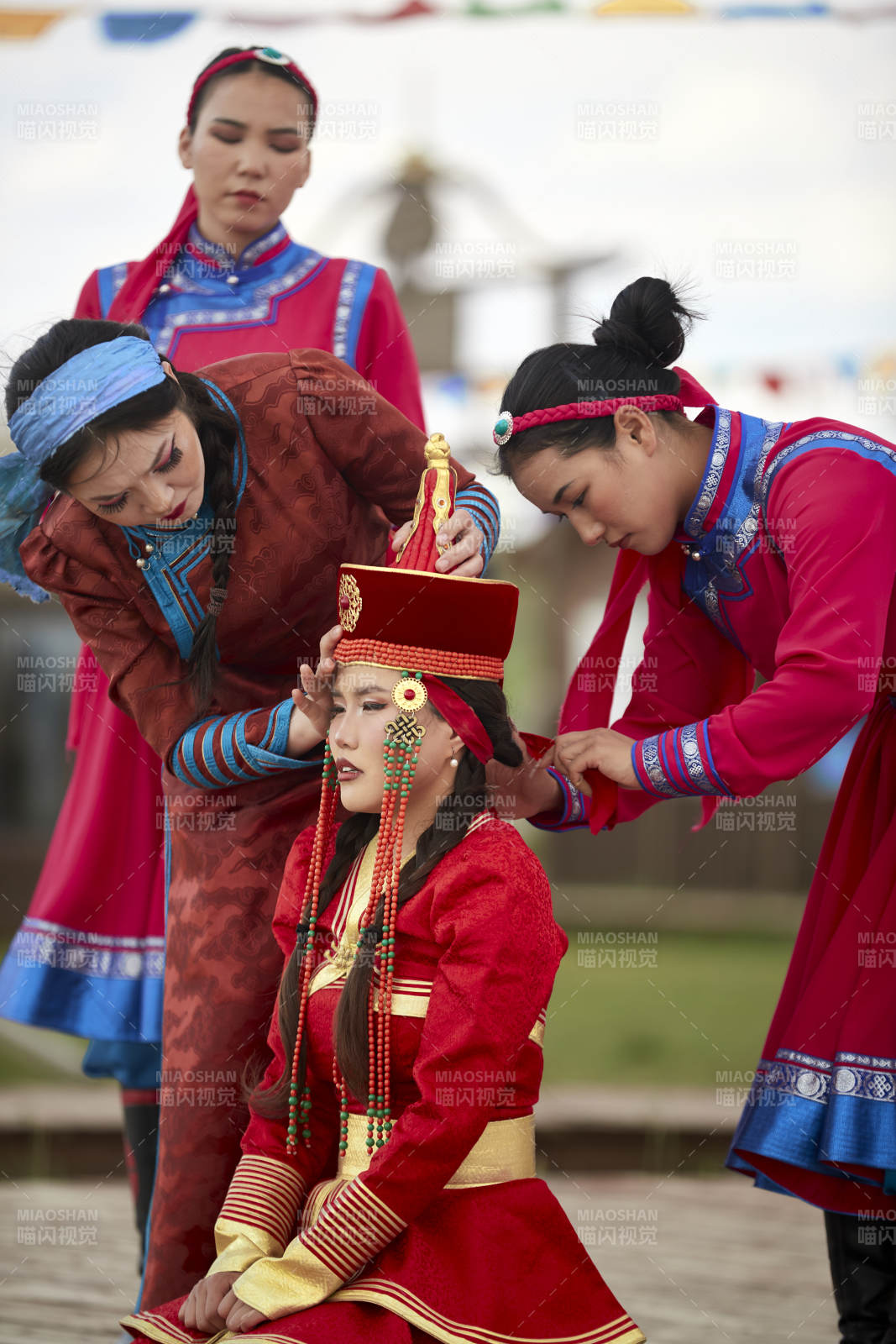 草原上的傳統蒙古族婚禮儀式