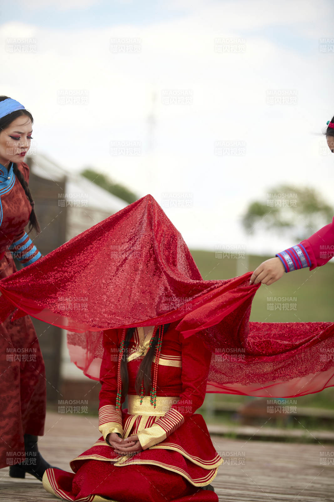 草原上的傳統(tǒng)蒙古族婚禮儀式