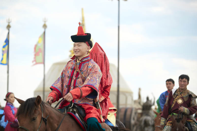 草原上的传统蒙古族婚礼仪式