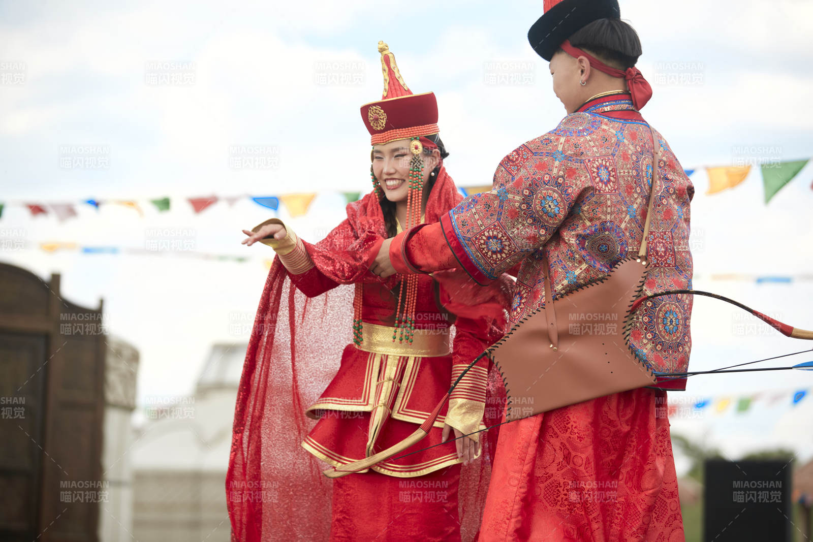 草原上的傳統蒙古族婚禮儀式