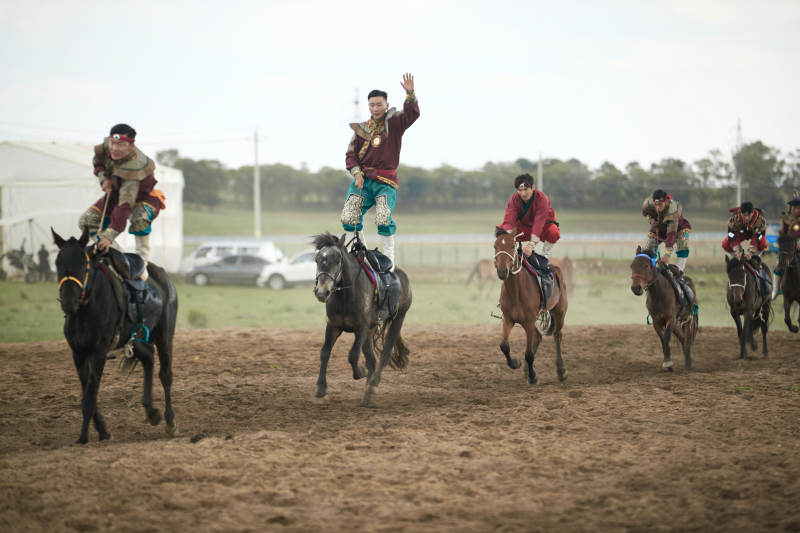 河北省沽源县库伦淖尔景区的蒙古马术表演