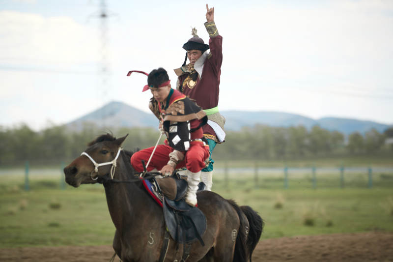河北省沽源县库伦淖尔景区的蒙古马术表演
