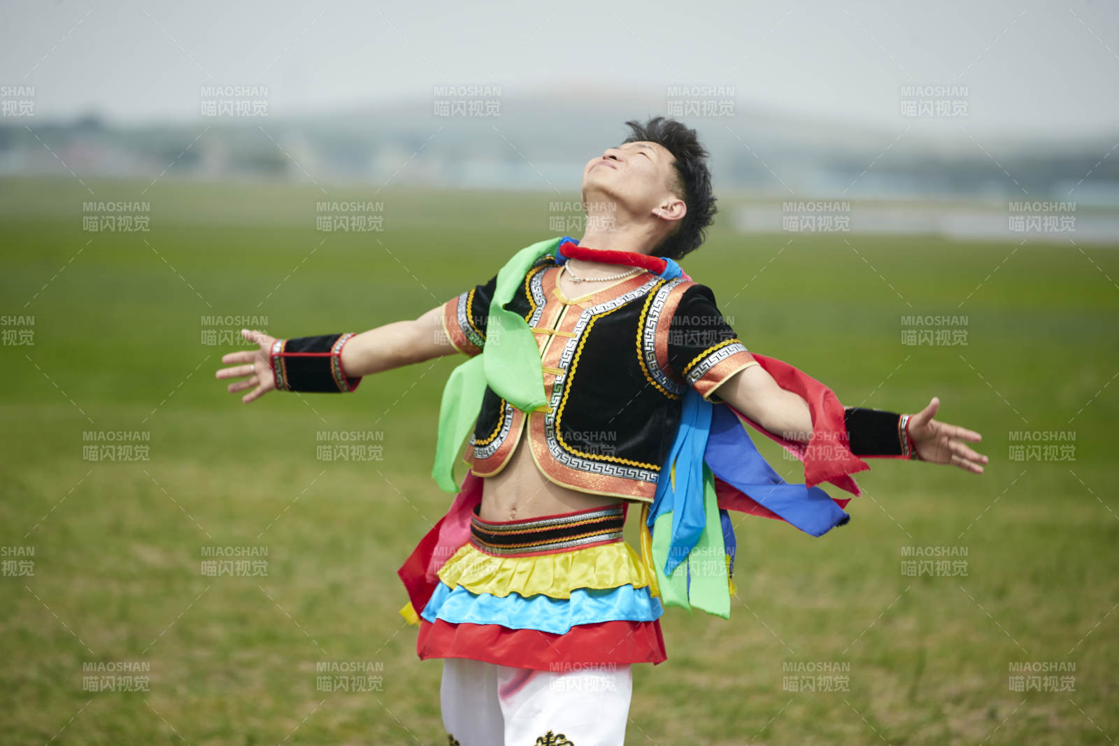 草原那達慕大會上的蒙古摔跤手