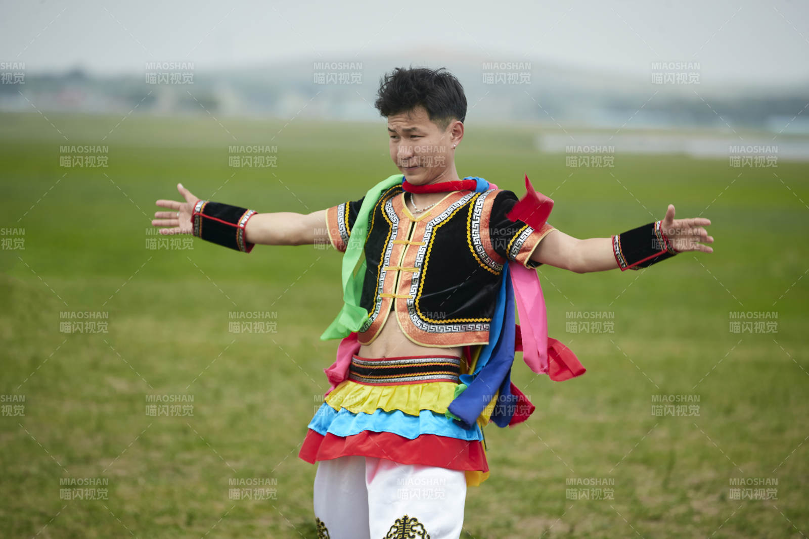 草原那達慕大會上的蒙古摔跤手