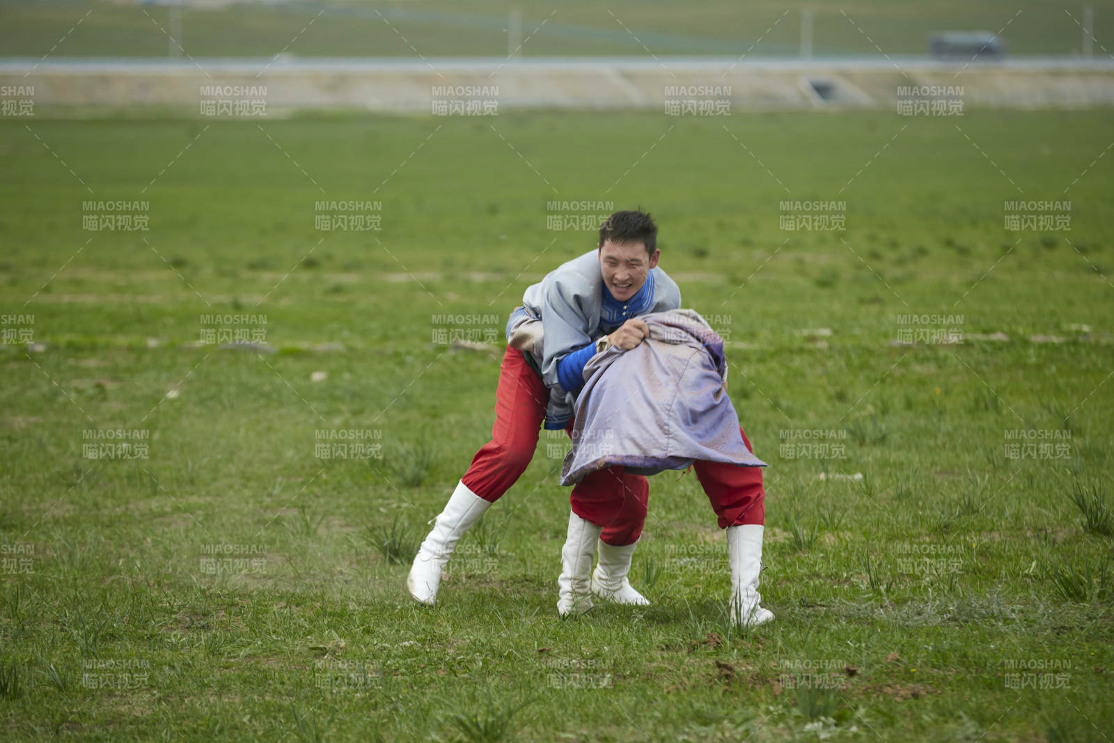 草原那達慕大會上的蒙古摔跤手