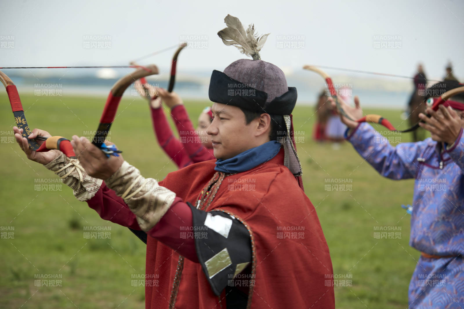 草原那達慕大會上的蒙古弓箭手