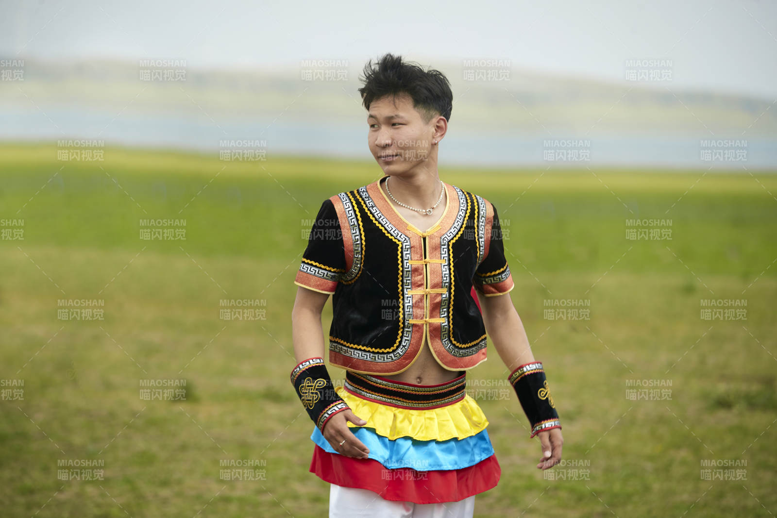 草原那達慕大會上的蒙古摔跤手