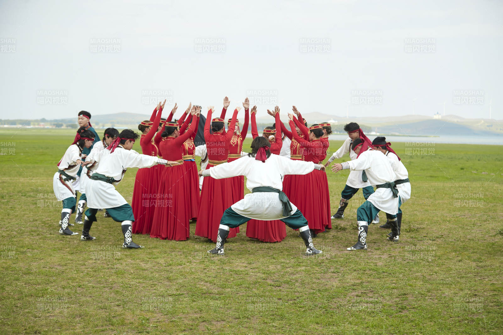 那達慕大會上表演的蒙古族傳統(tǒng)舞蹈