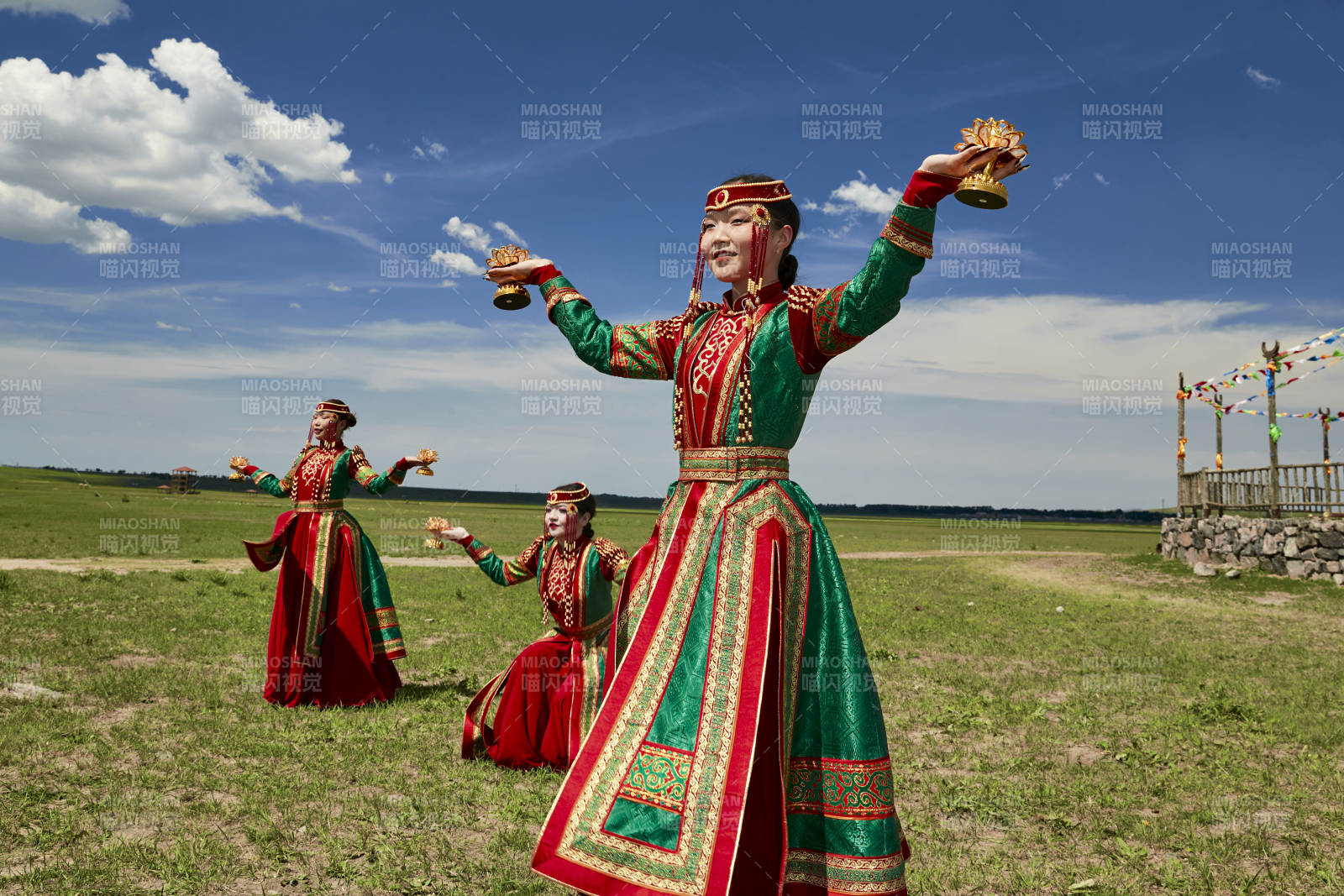 那達(dá)慕大會上表演的蒙古族傳統(tǒng)舞蹈