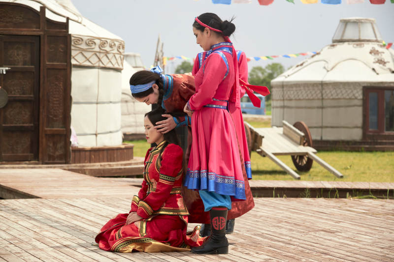 草原上的传统蒙古族婚礼仪式