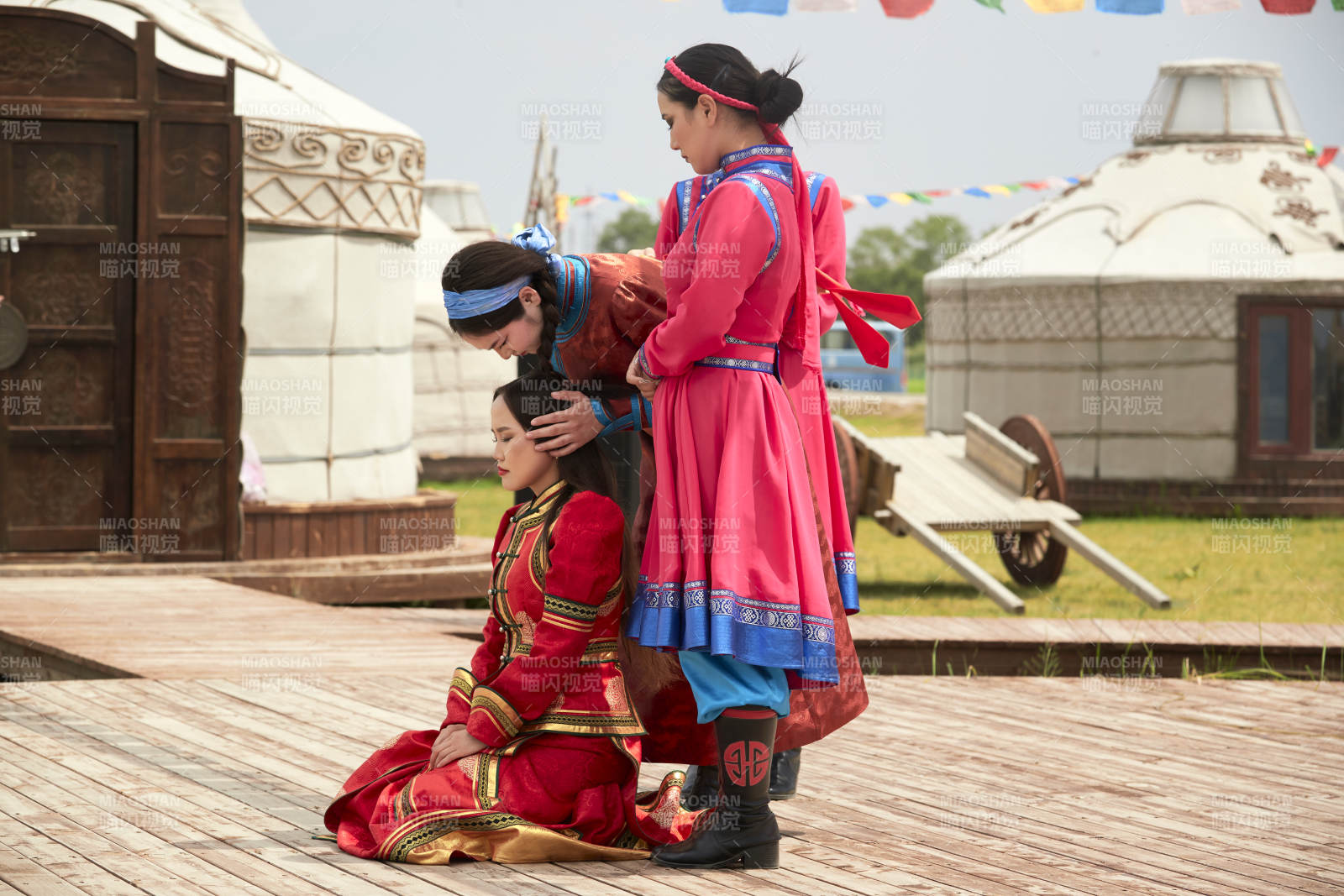 草原上的传统蒙古族婚礼仪式