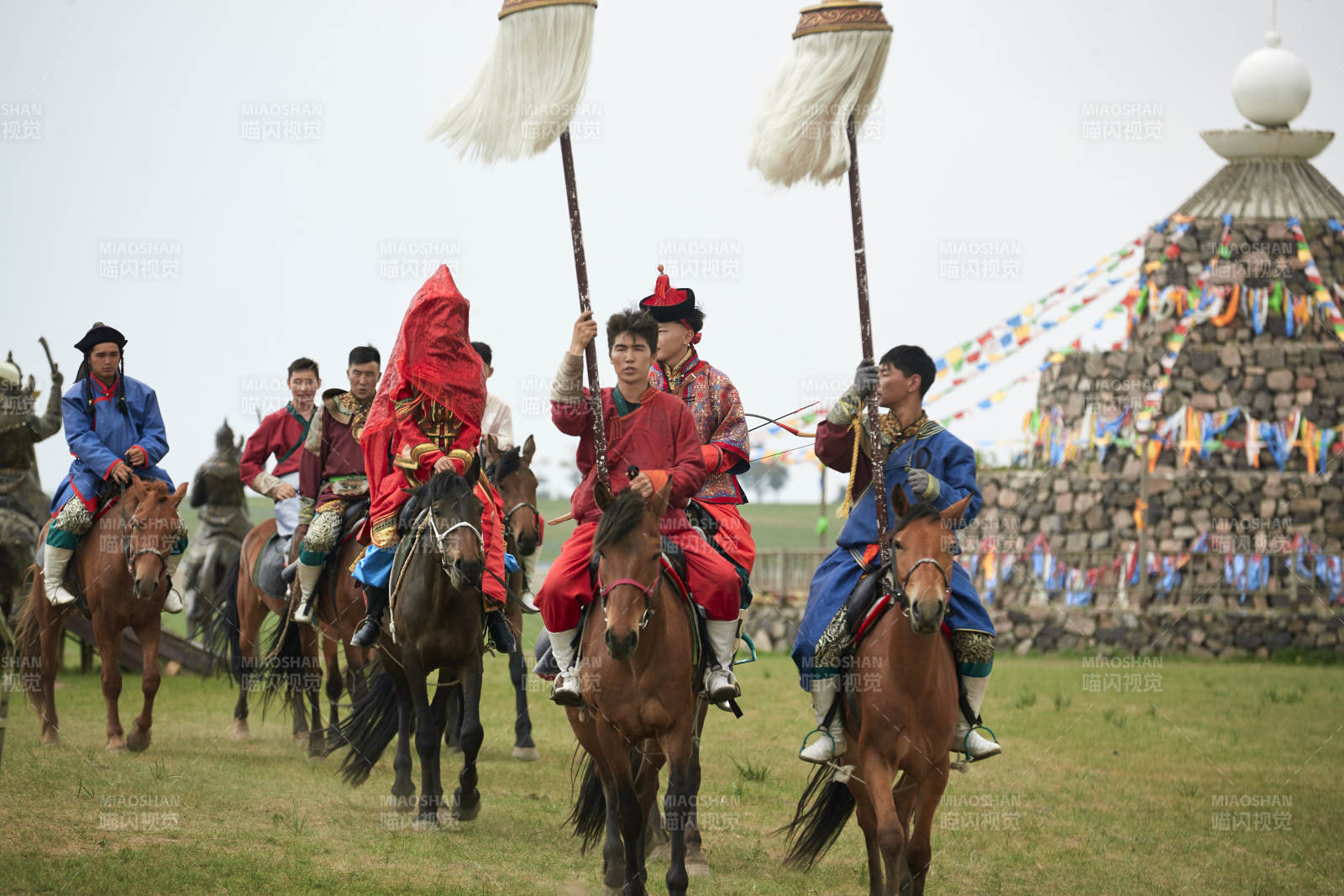 草原上的传统蒙古族婚礼仪式