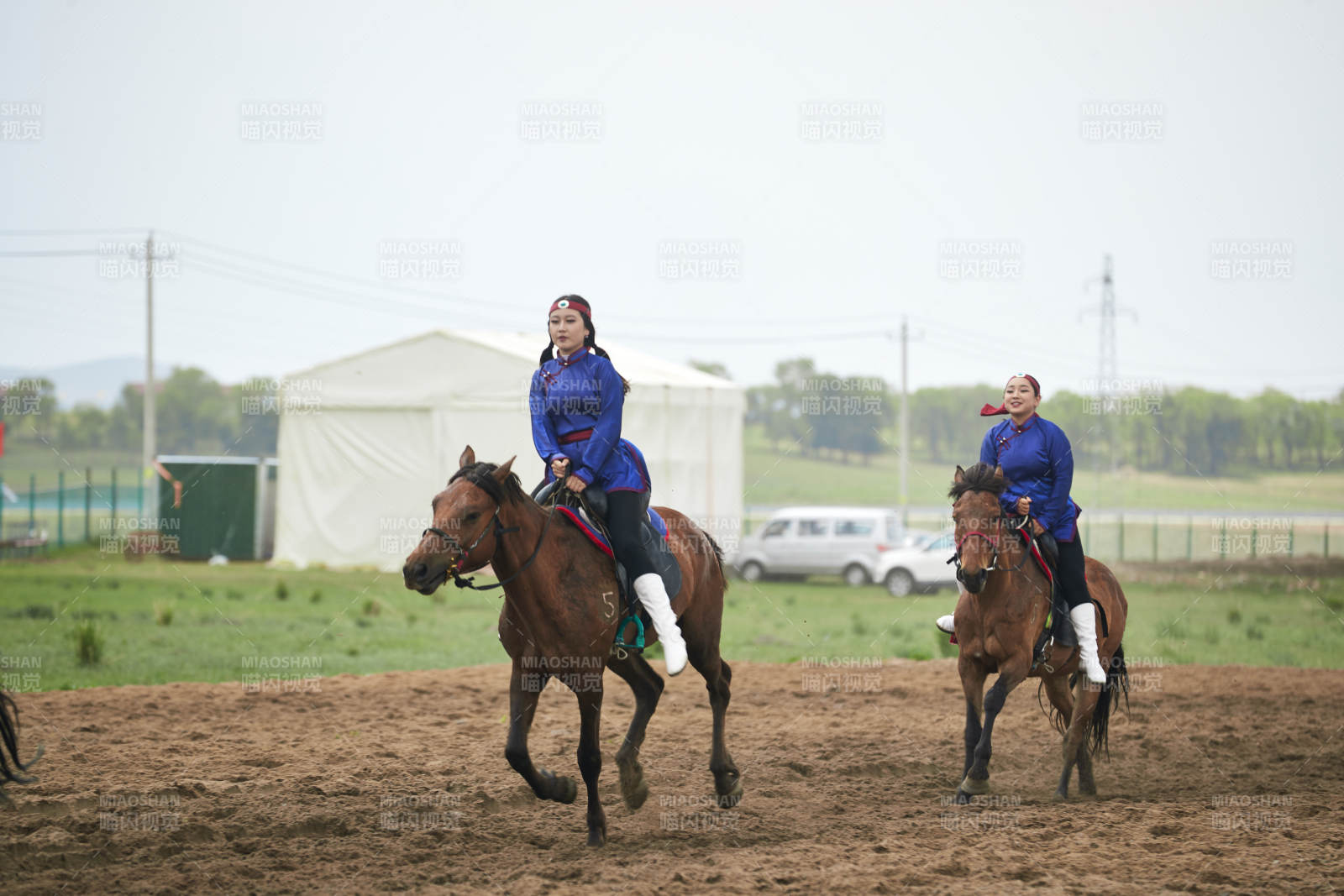 河北省沽源縣庫倫淖爾景區(qū)的蒙古馬術表演