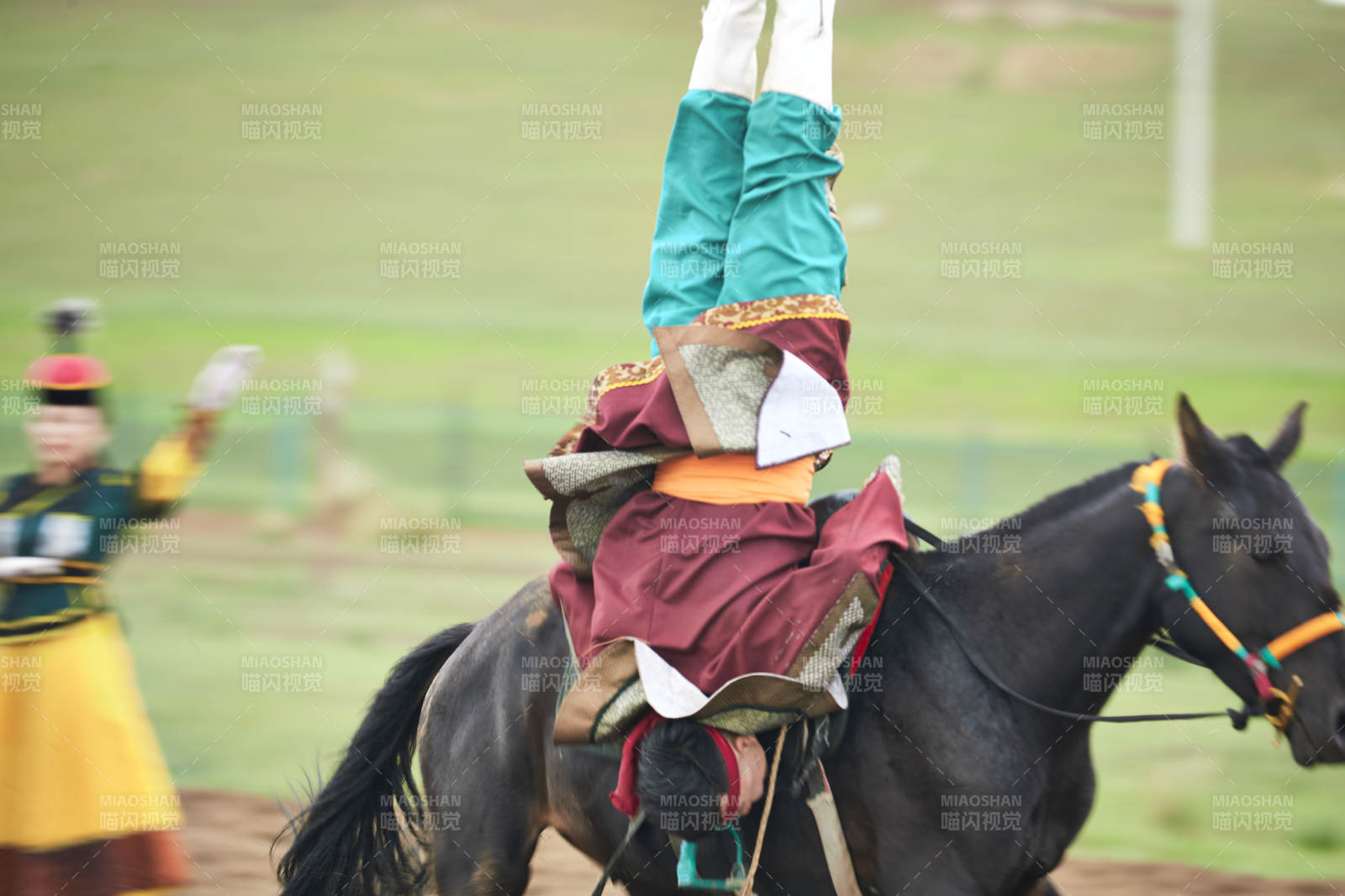 河北省沽源縣庫倫淖爾景區(qū)的蒙古馬術(shù)表演