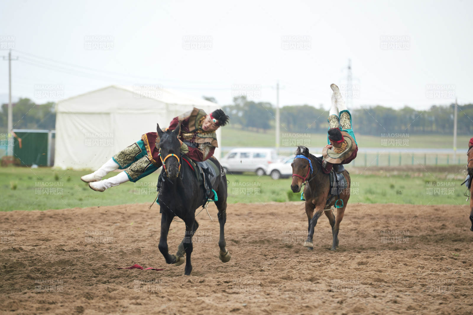 河北省沽源縣庫倫淖爾景區的蒙古馬術表演