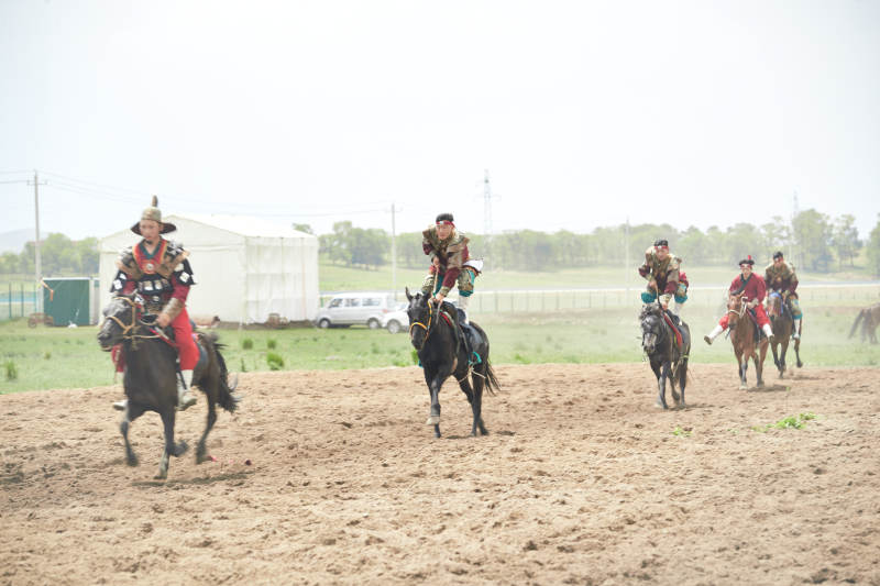 河北省沽源县库伦淖尔景区的蒙古马术表演