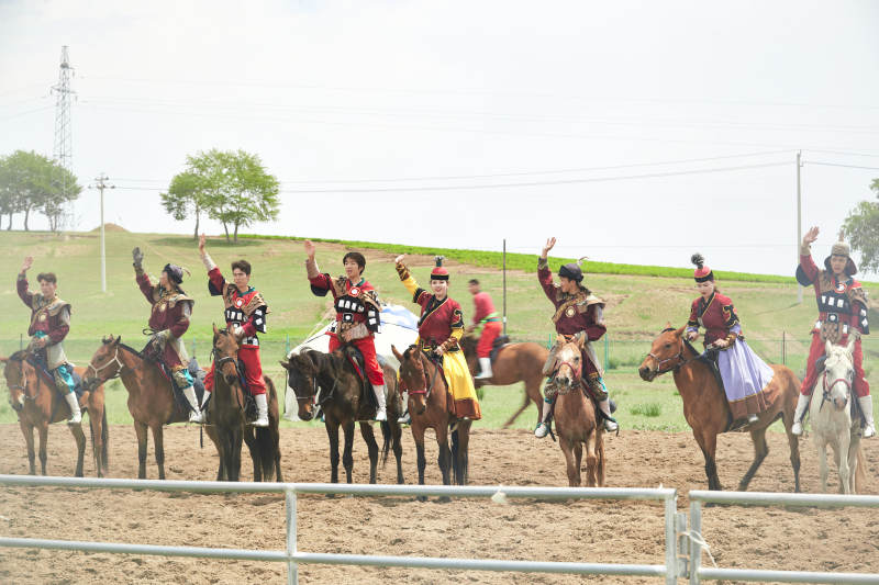 河北省沽源县库伦淖尔景区的蒙古马术表演